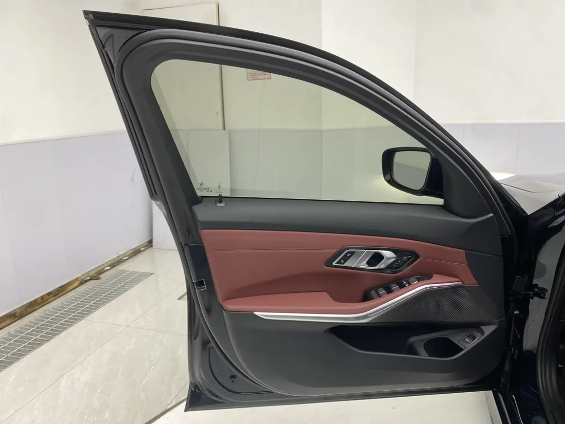 BMW 325Li, 2024 15