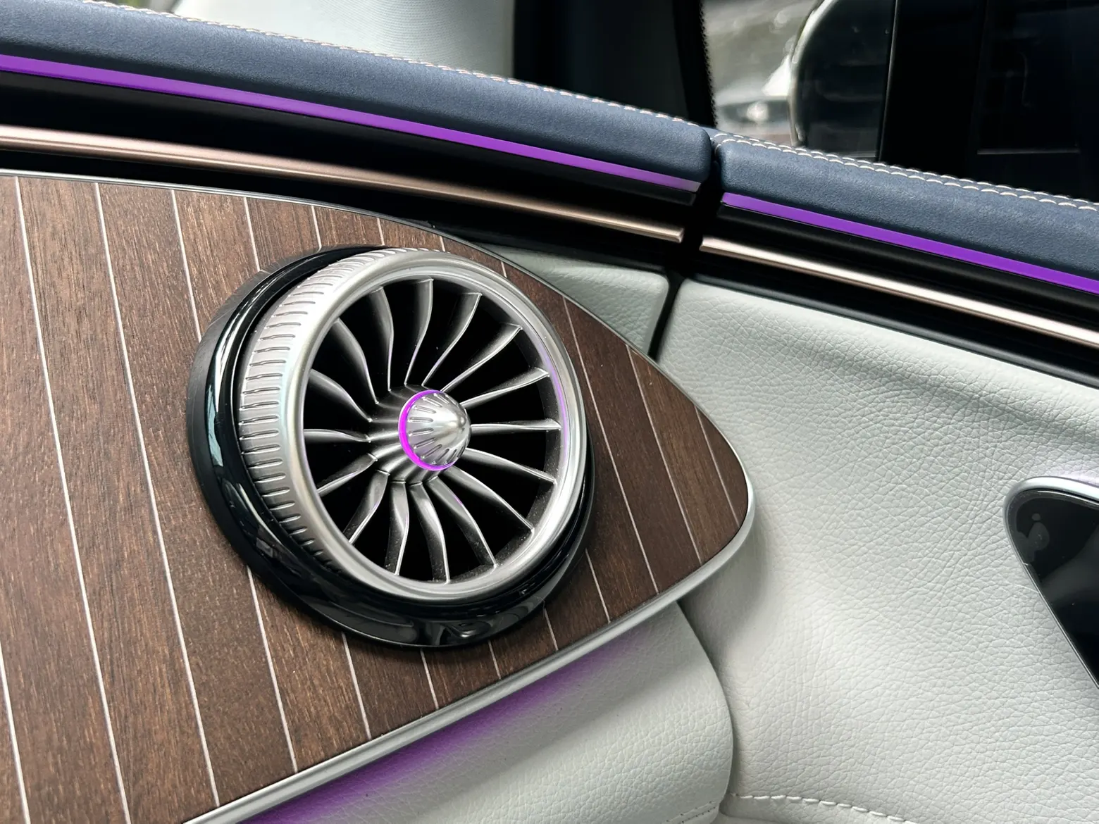 Mercedes-Benz EQE, 2023 20