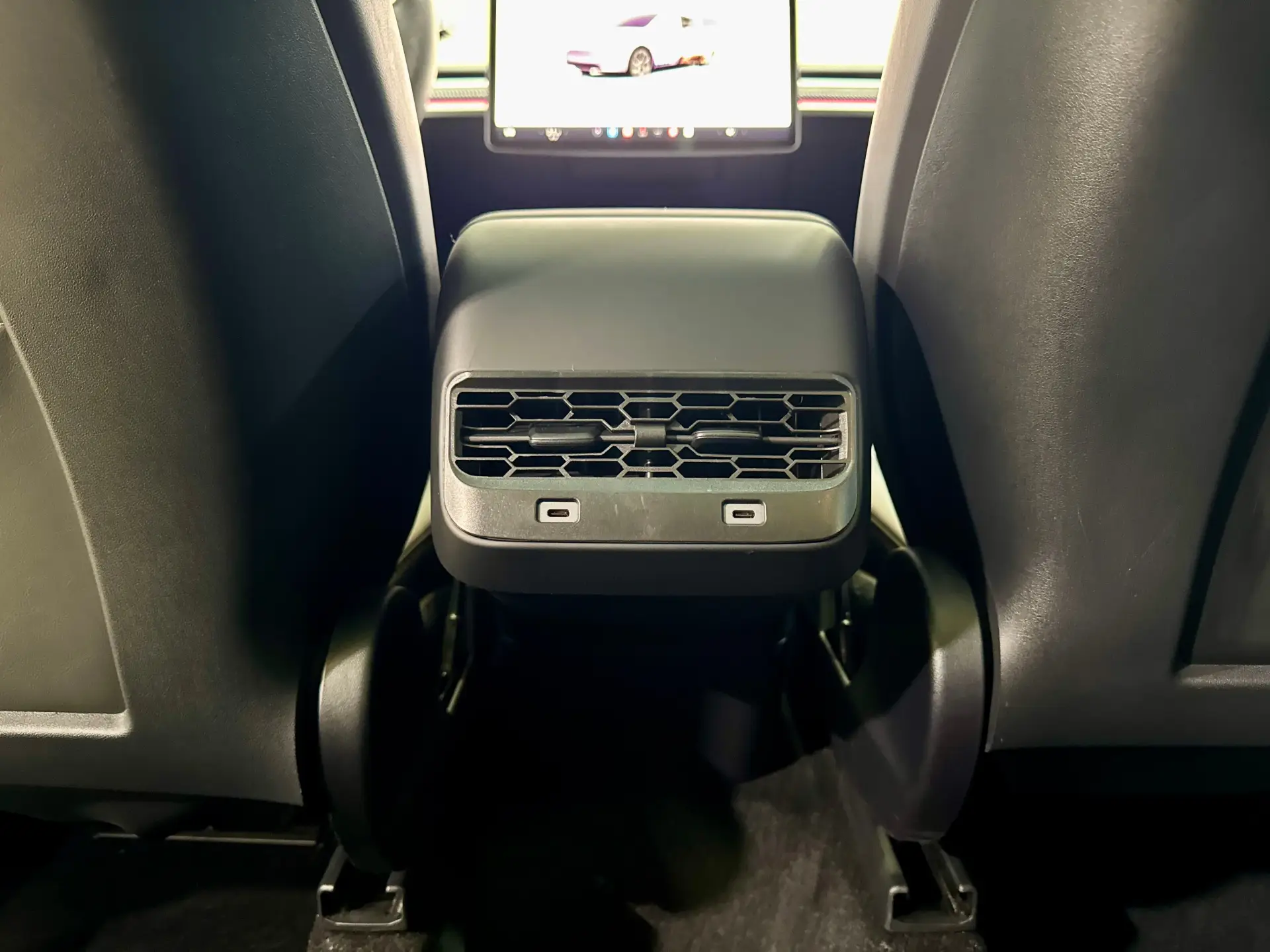 Tesla Model Y, 2024 18