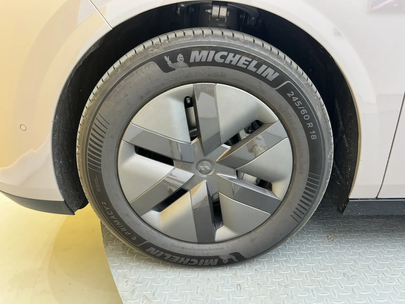 Li Auto MEGA, 2026 9