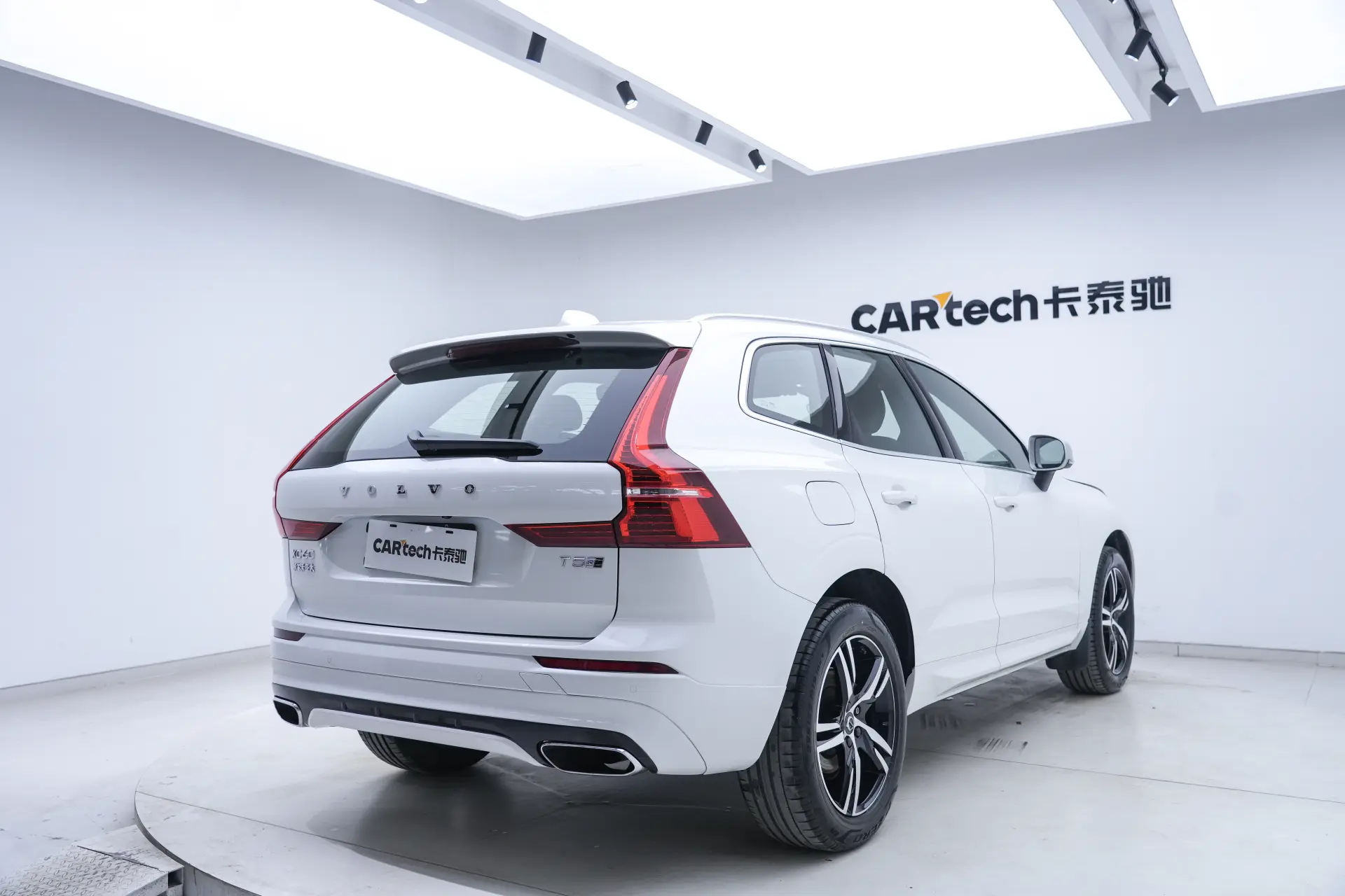 Volvo XC60, 2019 все фото