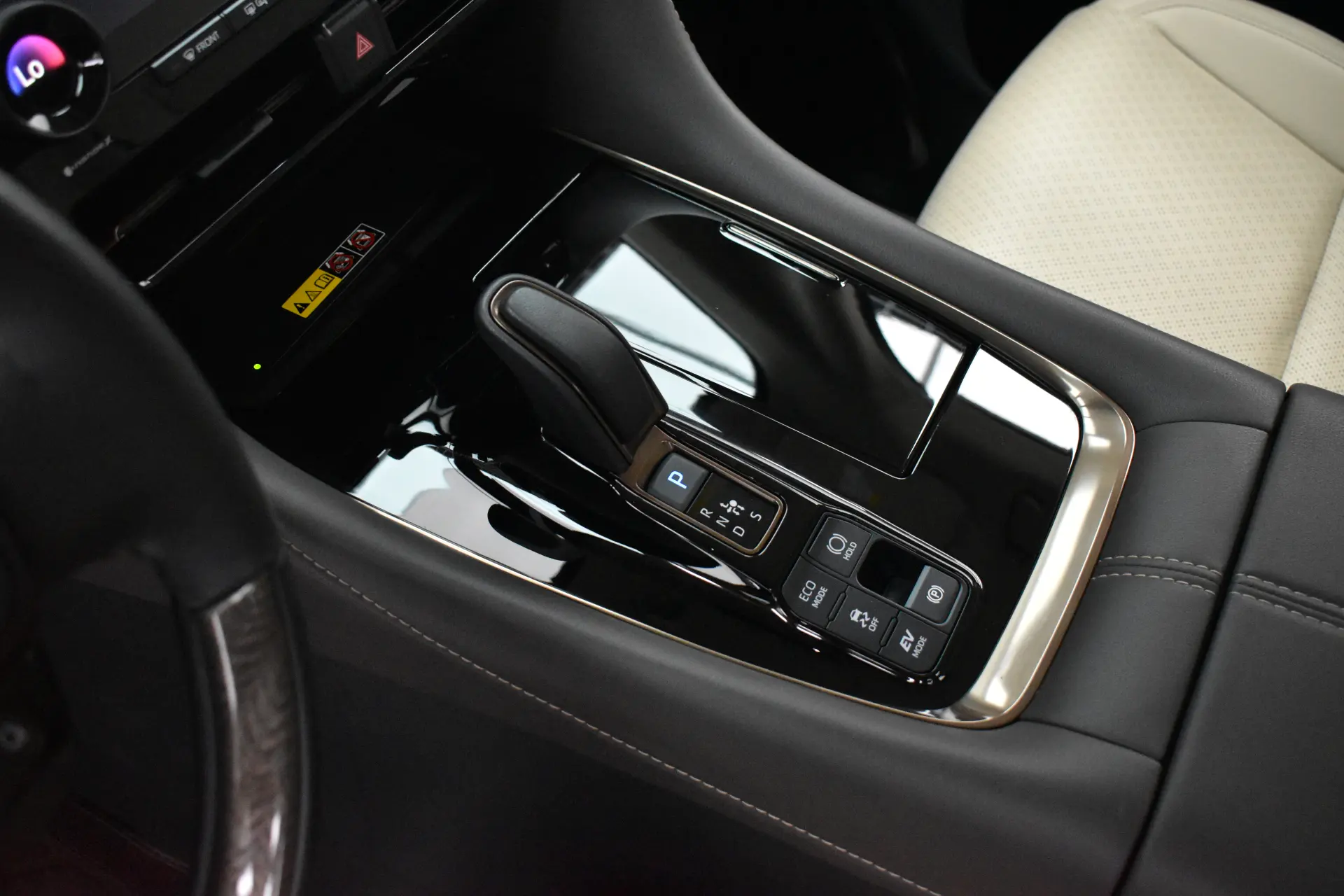 Toyota Alphard, 2024 16
