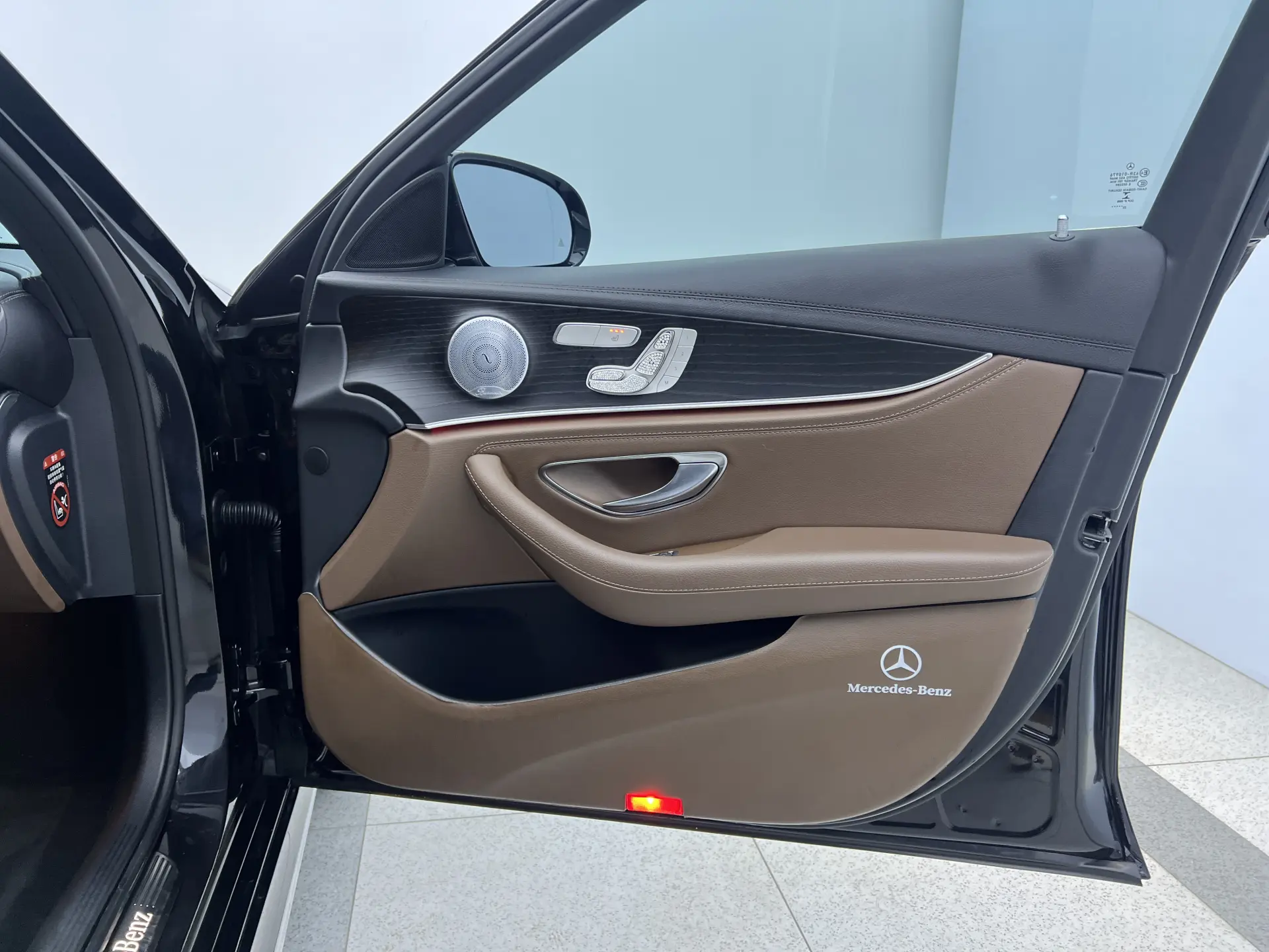 Mercedes-Benz E 300 L, 2020 23
