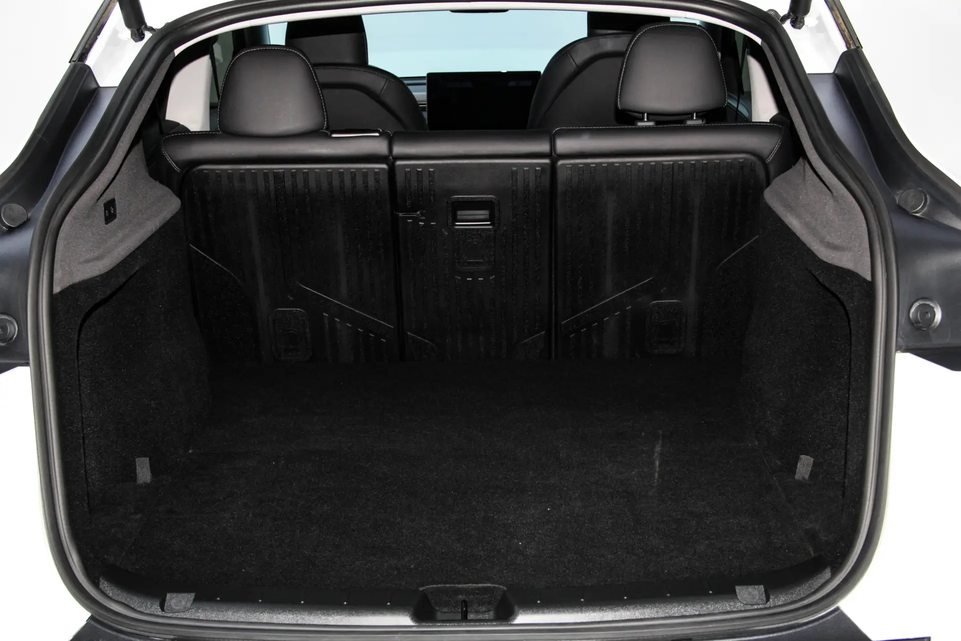 Tesla Model Y, 2026 4