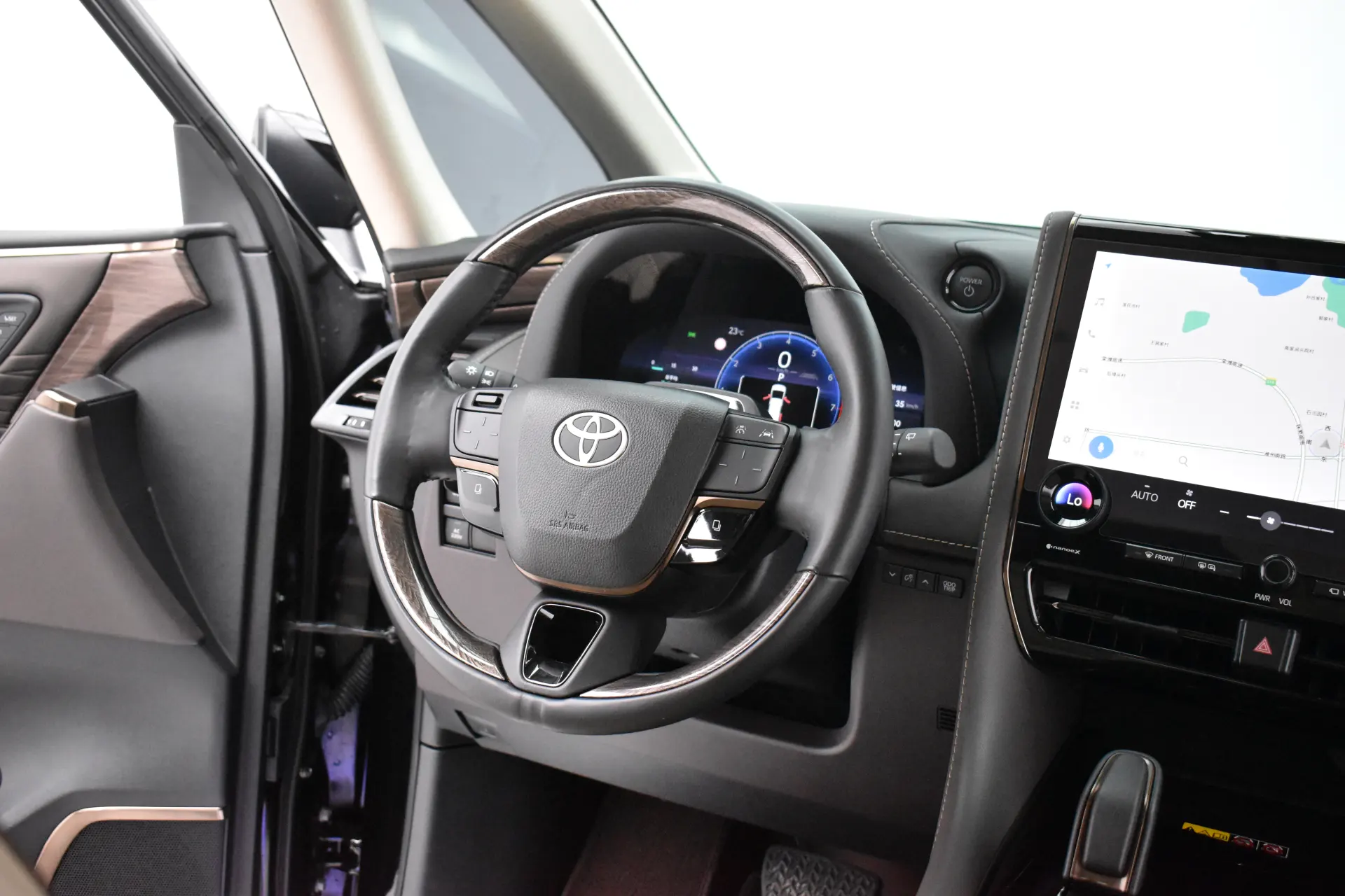 Toyota Alphard, 2024 19