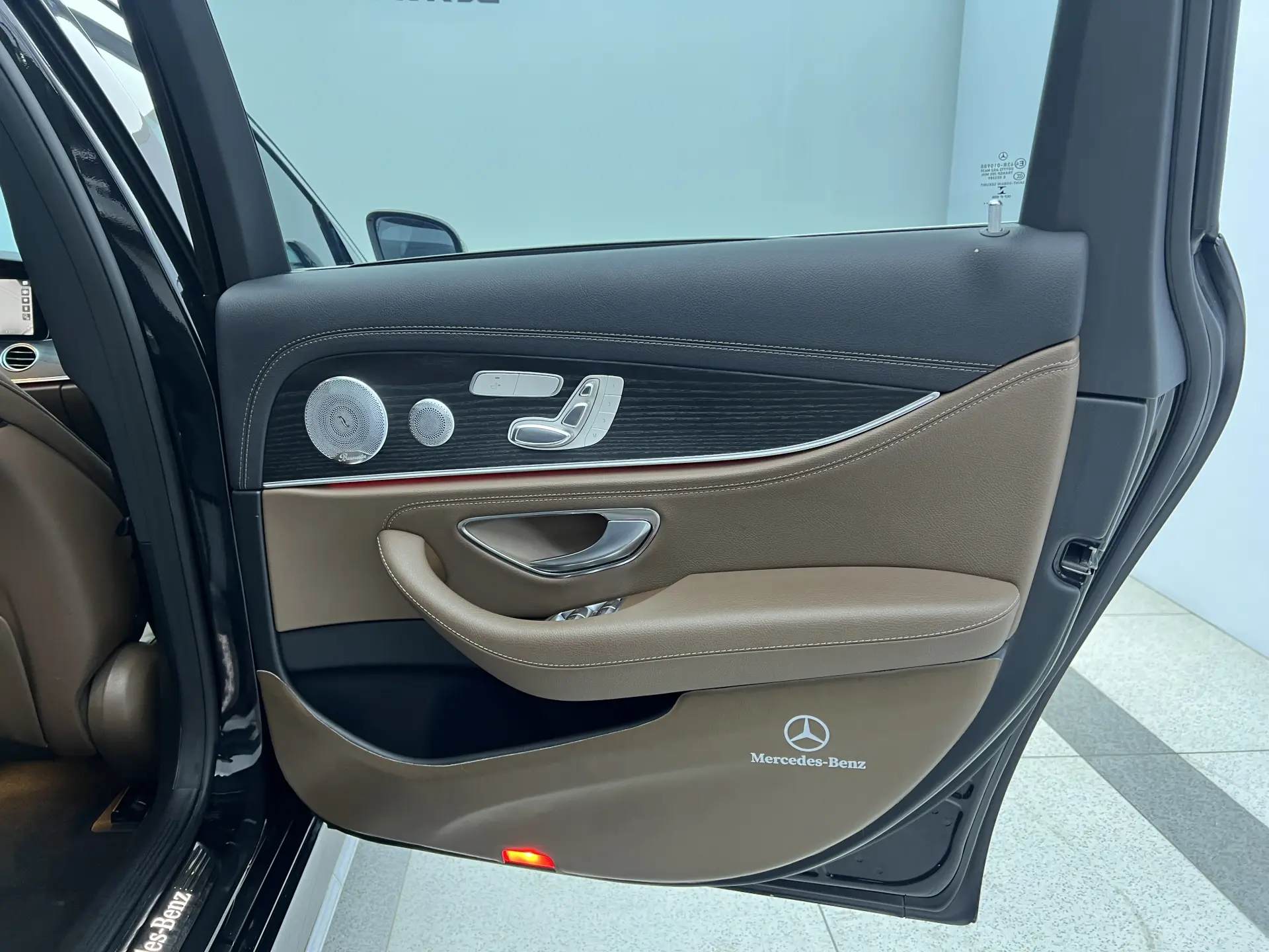 Mercedes-Benz E 300 L, 2020 19