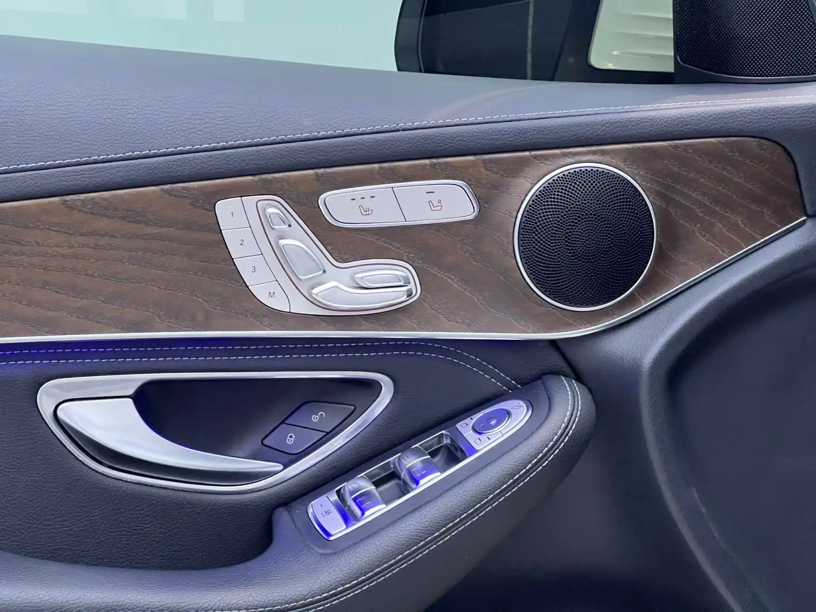 Mercedes-Benz GLC 300 L, 2019 11