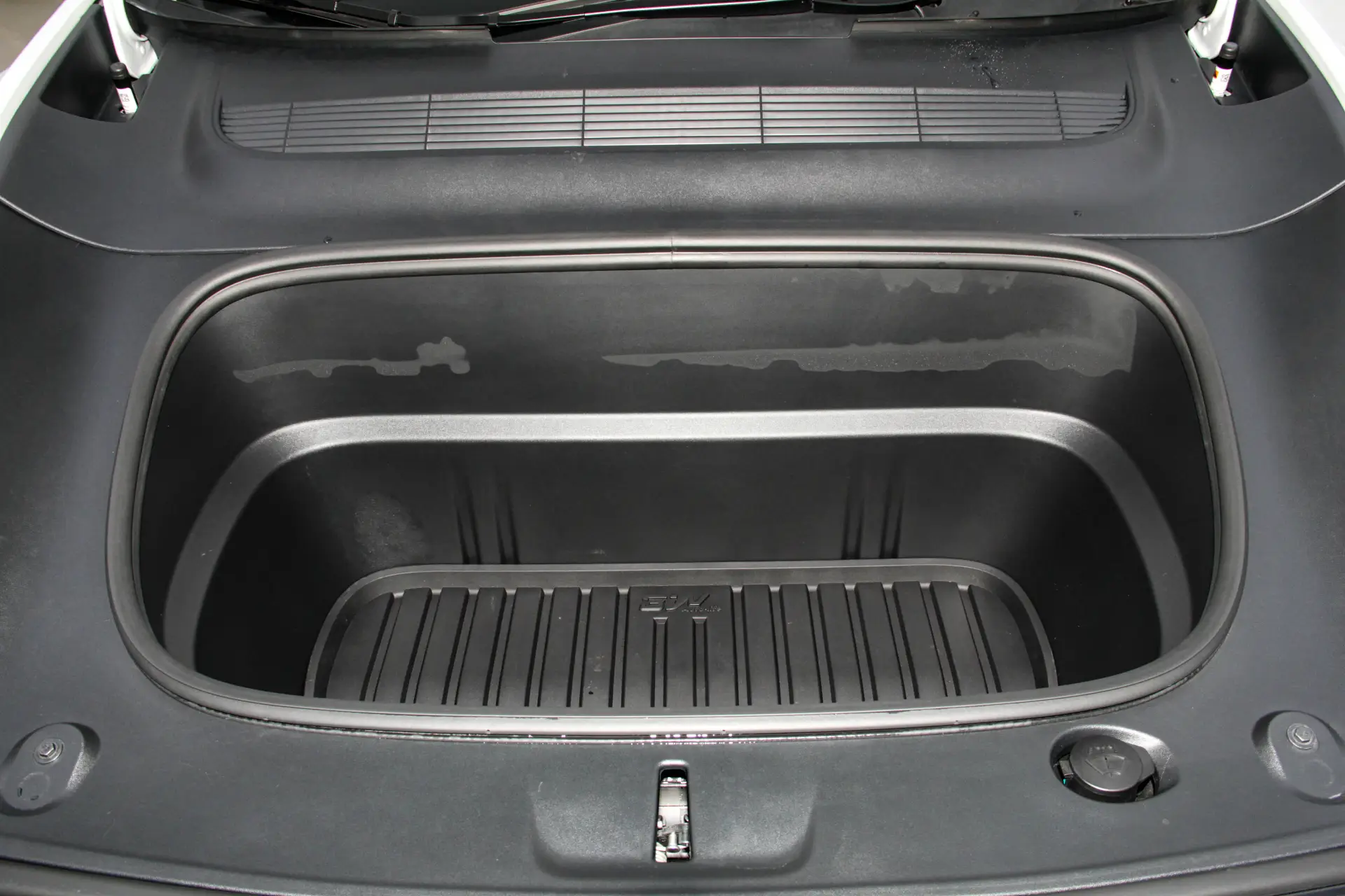 Tesla Model Y, 2026 12