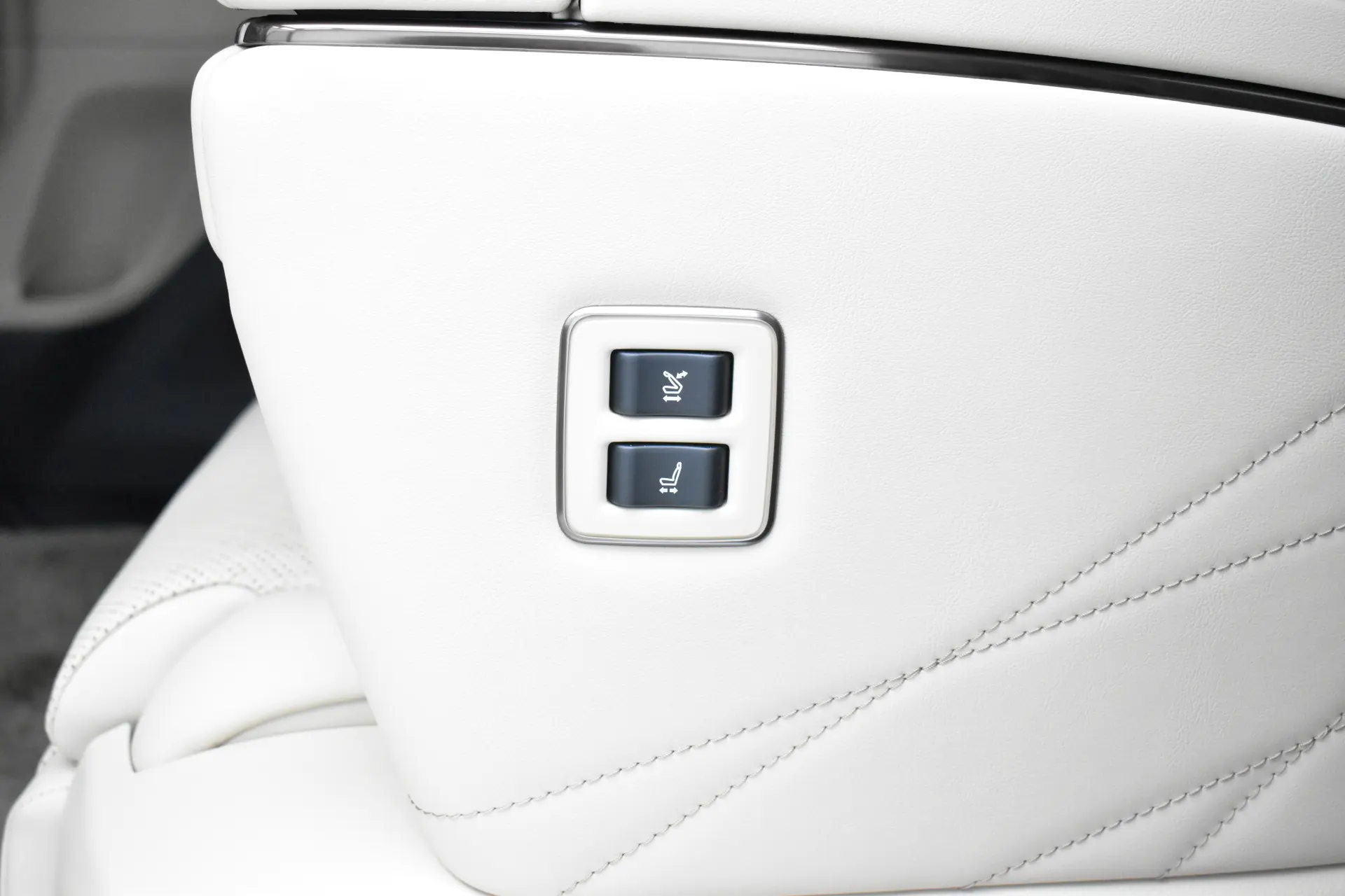 Toyota Alphard, 2024 15
