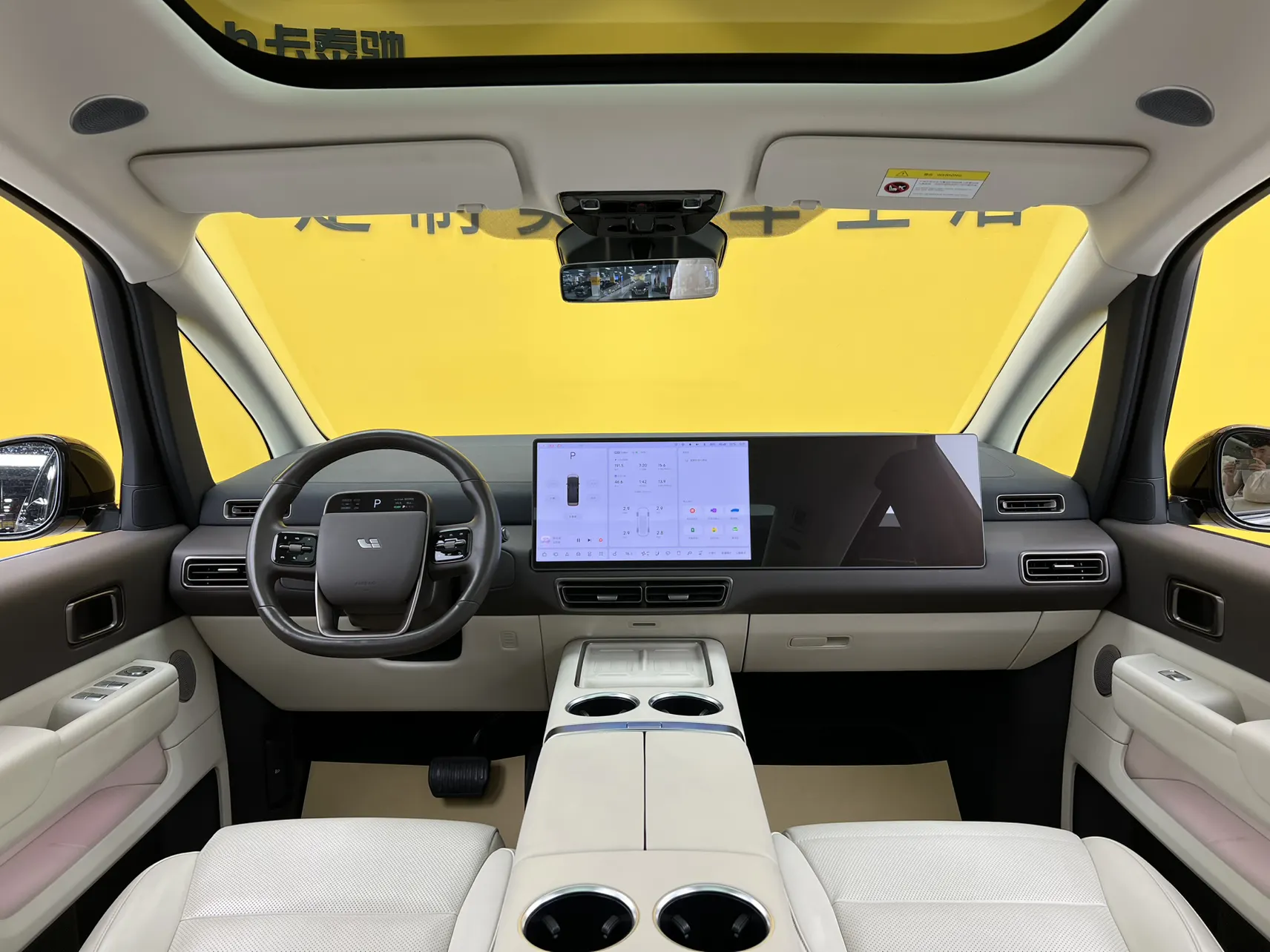 Li Auto MEGA, 2024 46