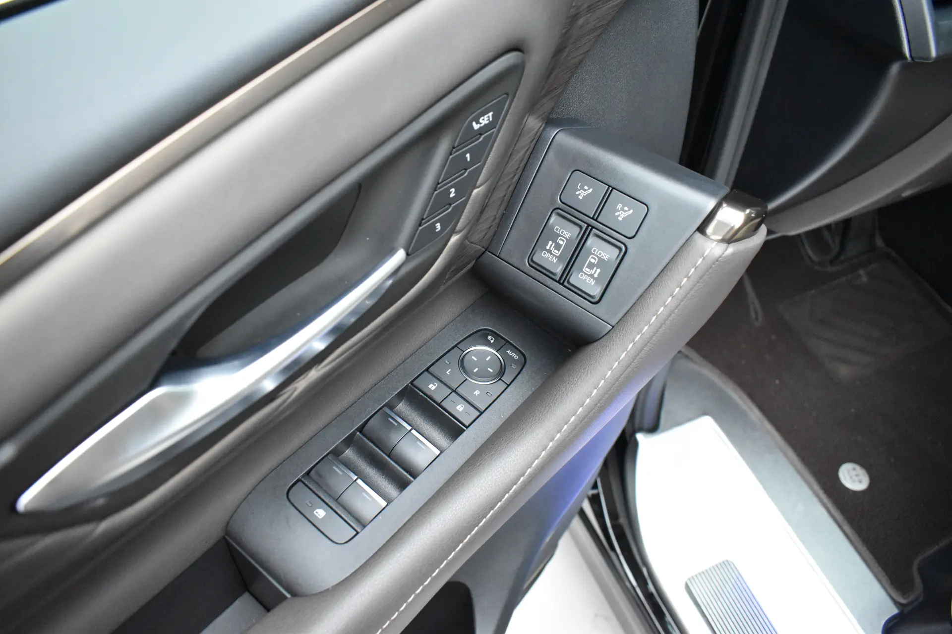 Toyota Alphard, 2024 12
