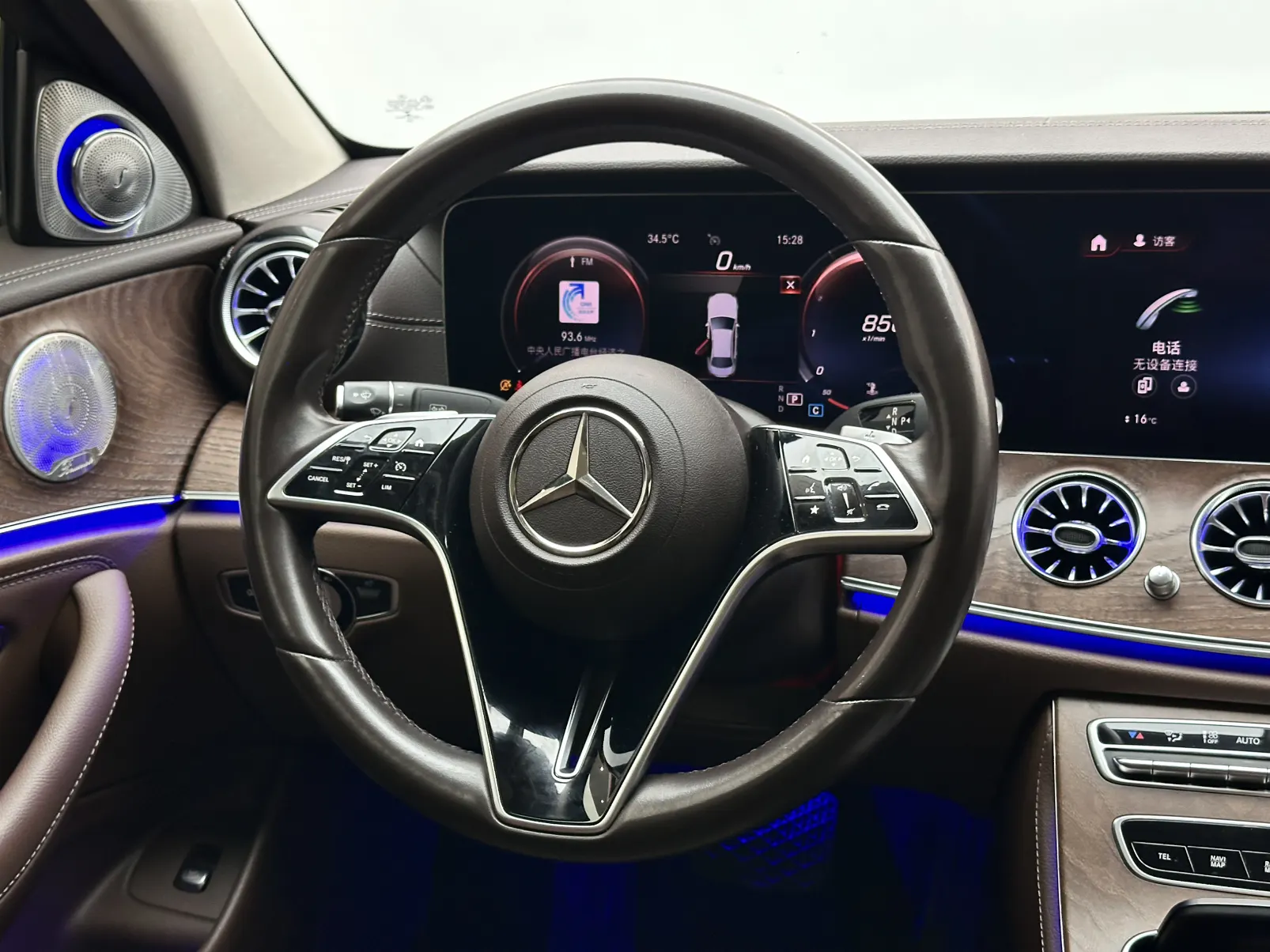 Mercedes-Benz E 300 L, 2021 11