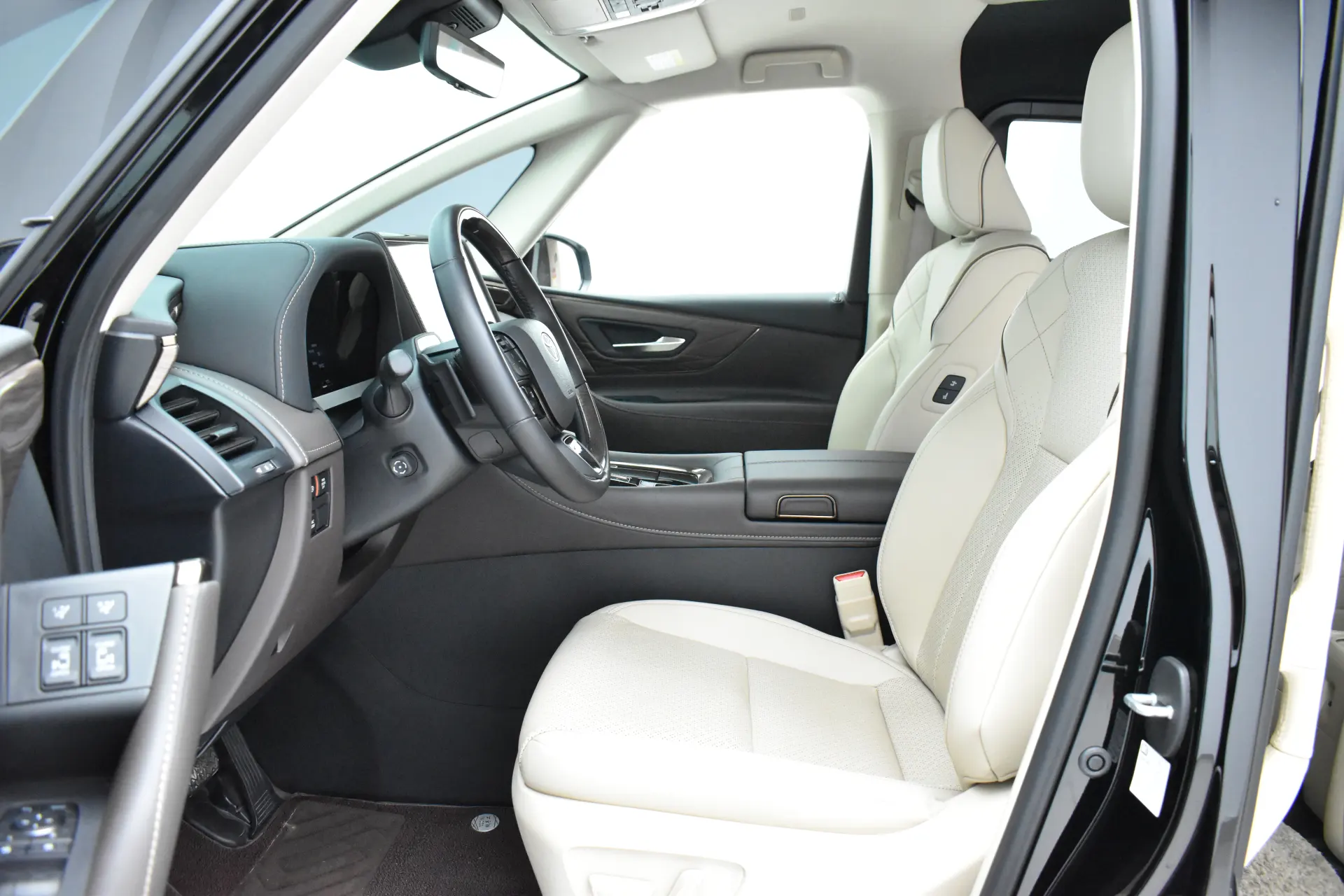 Toyota Alphard, 2024 13