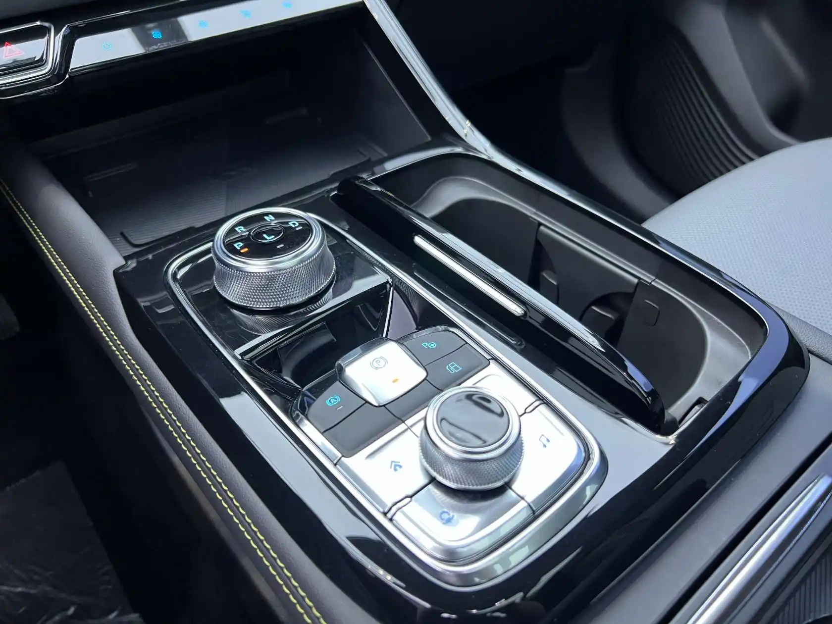 Ford Equator Sport, 2025 8