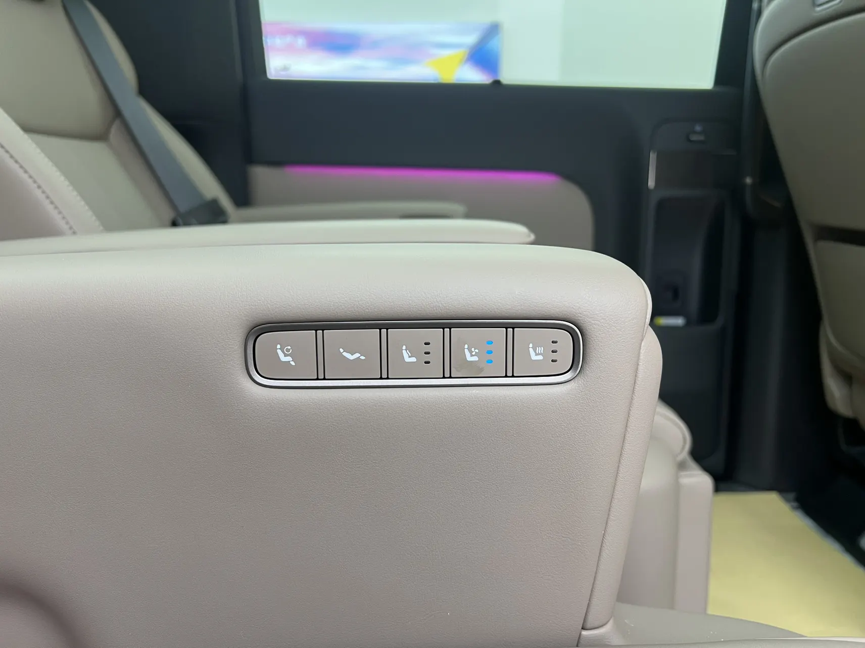 Li Auto MEGA, 2026 41