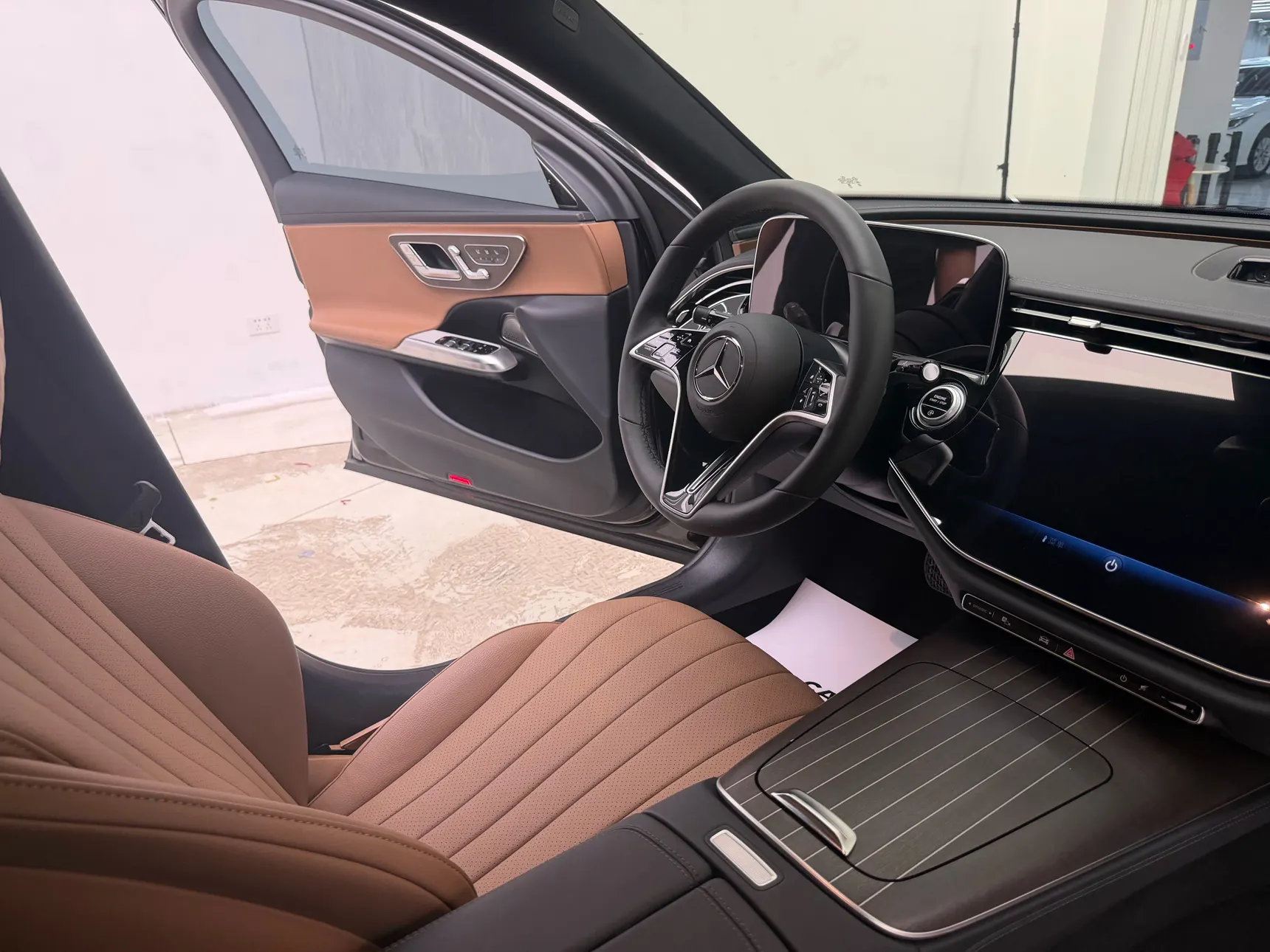 Mercedes-Benz E 300 L, 2025 14
