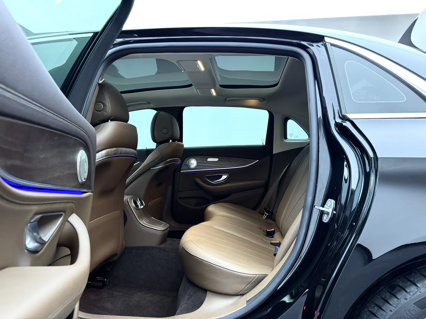 Mercedes-Benz E 300 L, 2021 23