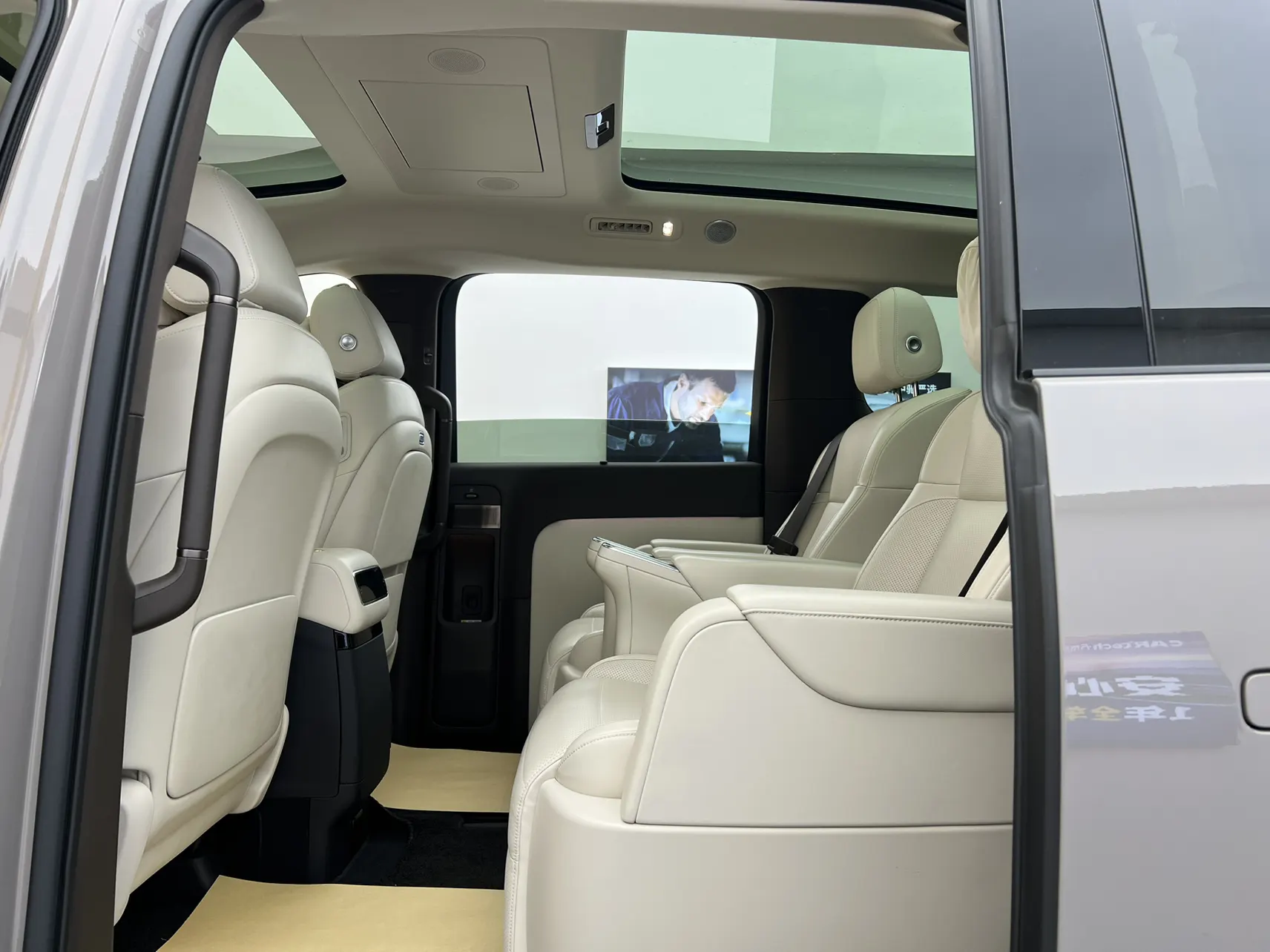 Li Auto MEGA, 2024 20