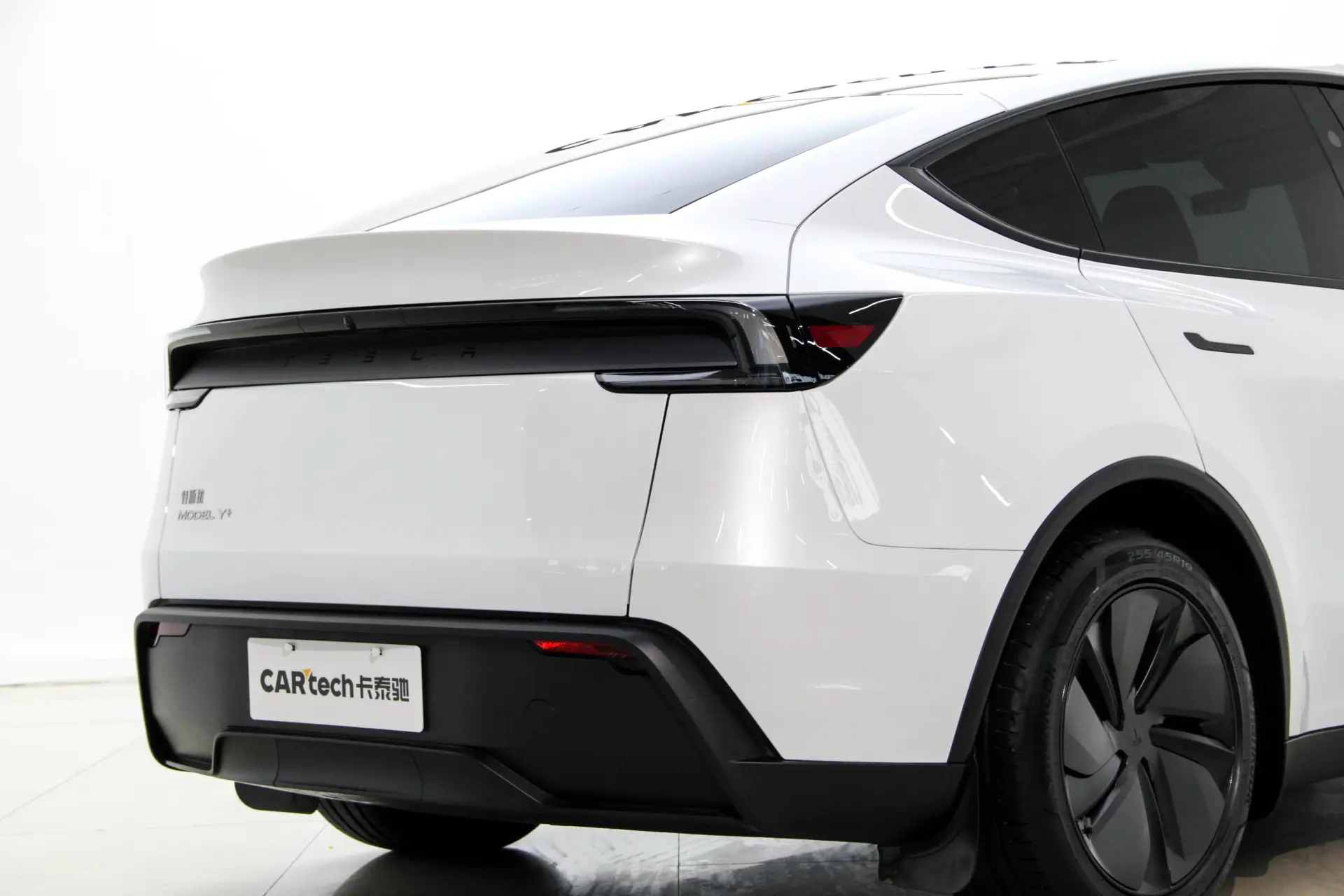 Tesla Model Y, 2026 7