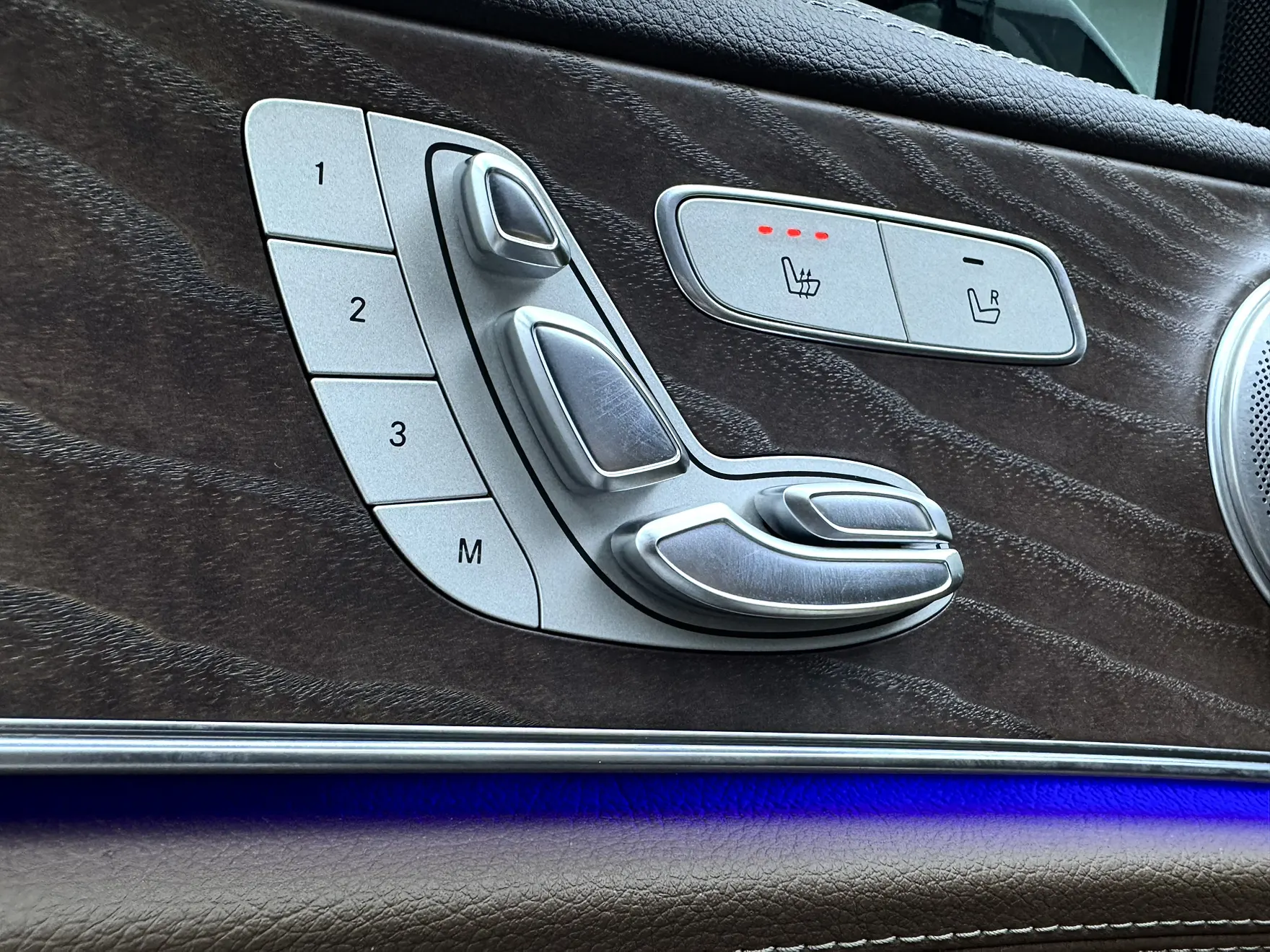 Mercedes-Benz E 300 L, 2021 24