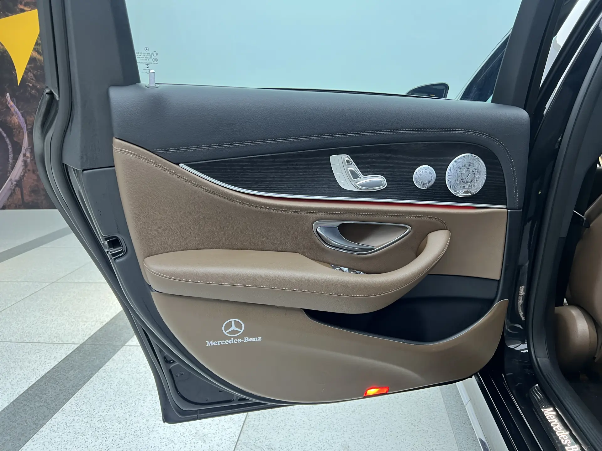 Mercedes-Benz E 300 L, 2020 16