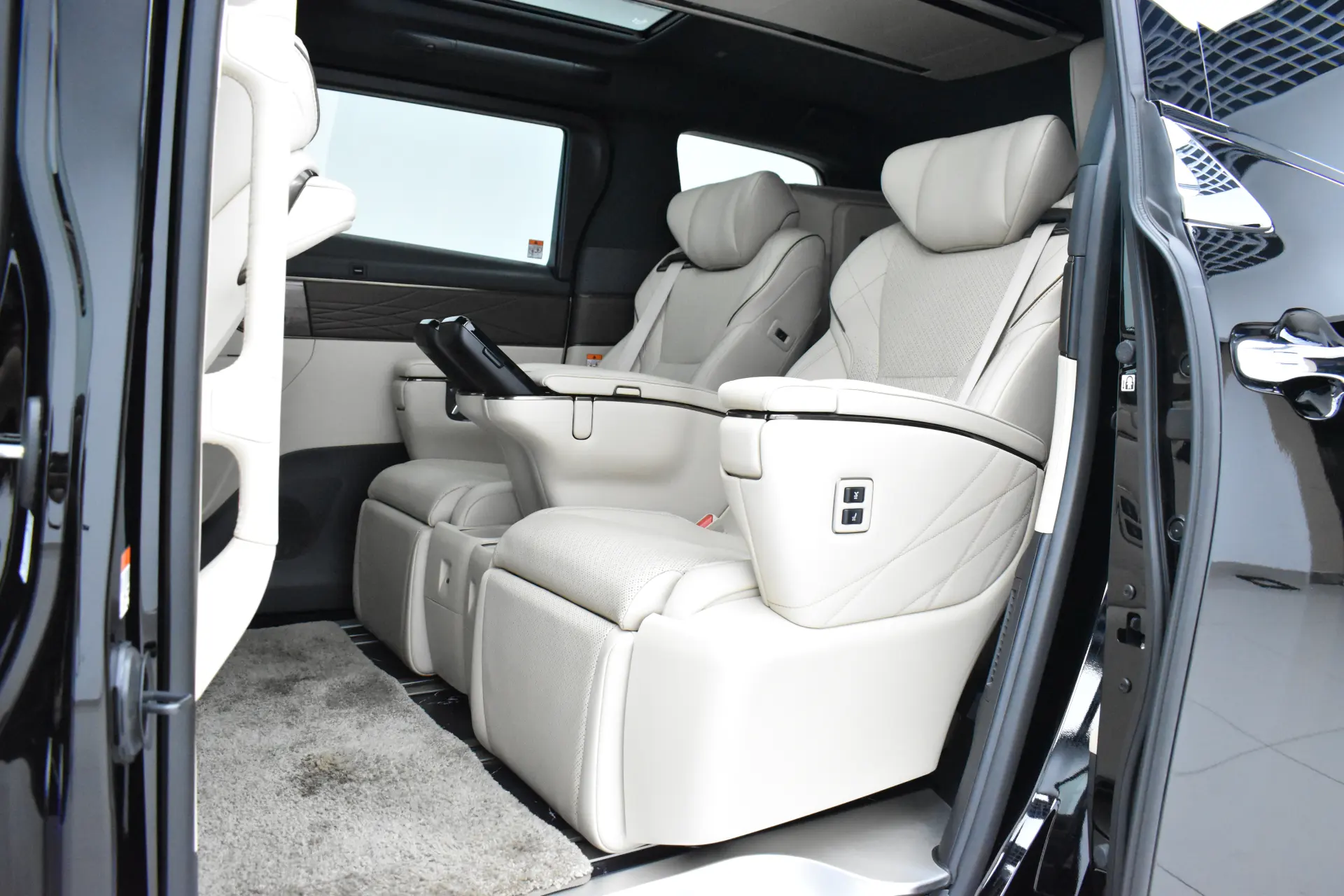 Toyota Alphard, 2024 23