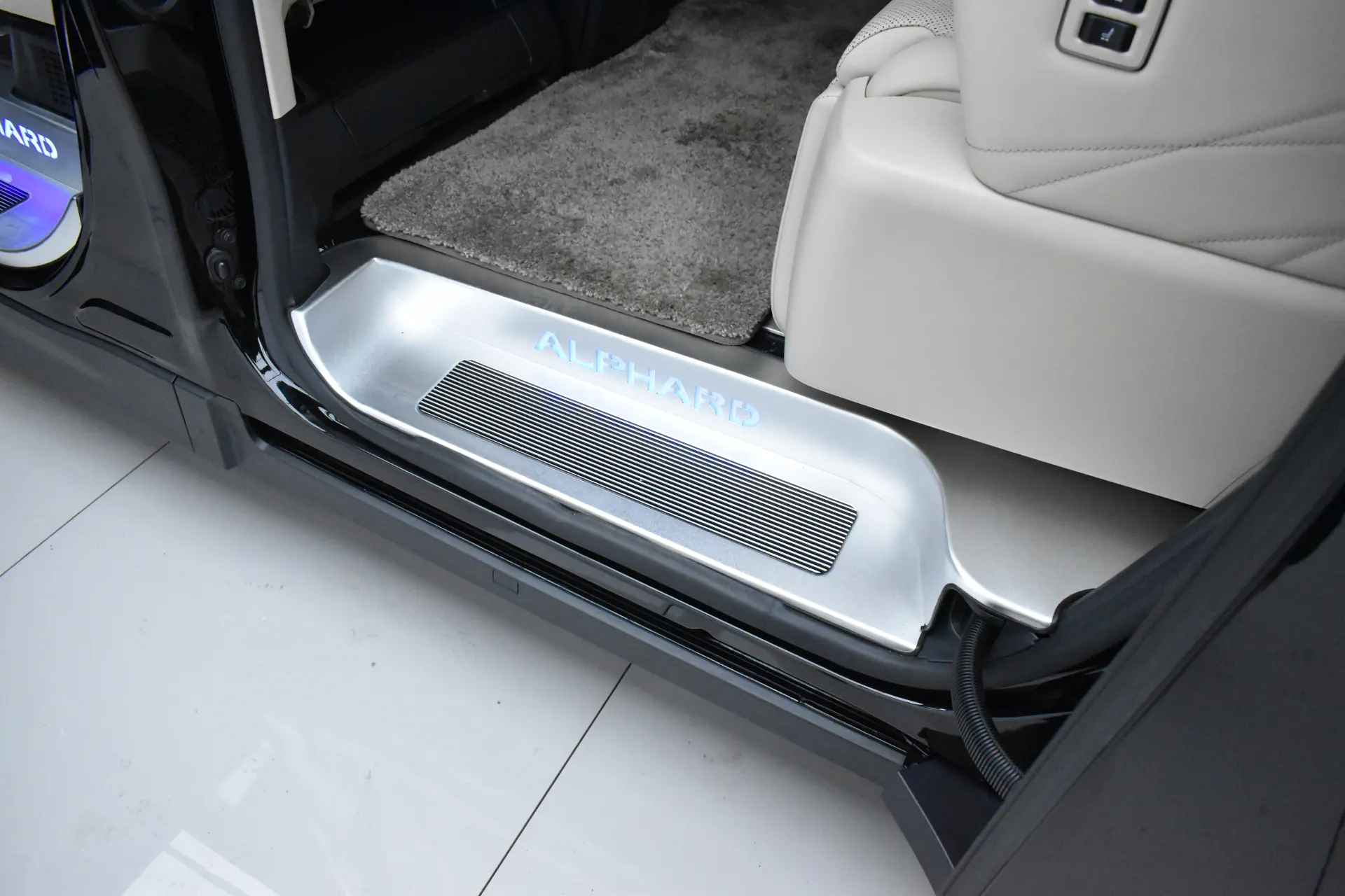 Toyota Alphard, 2024 24
