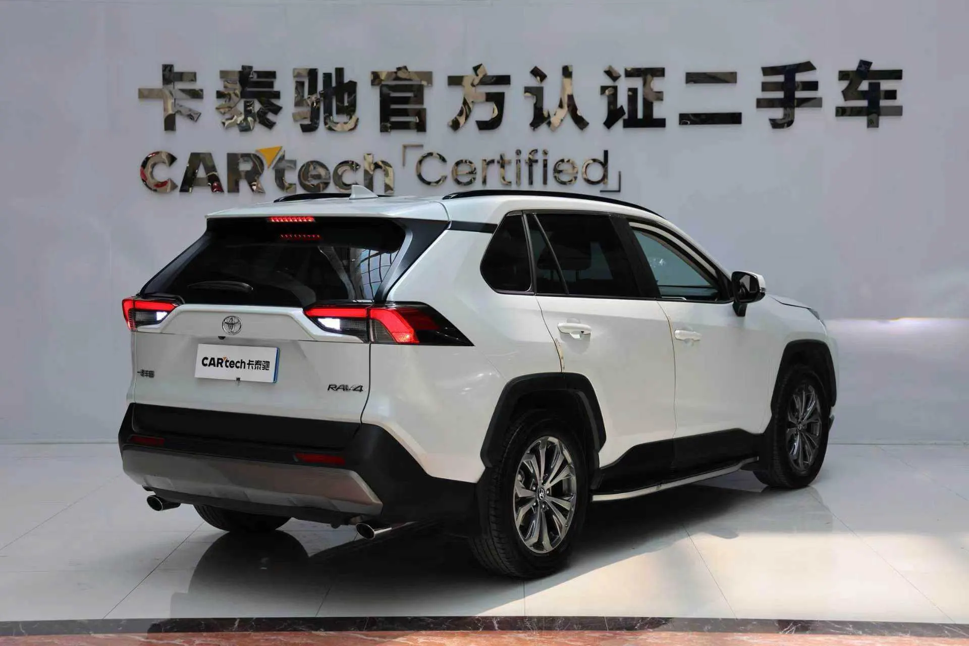 Toyota RAV4, 2024 все фото
