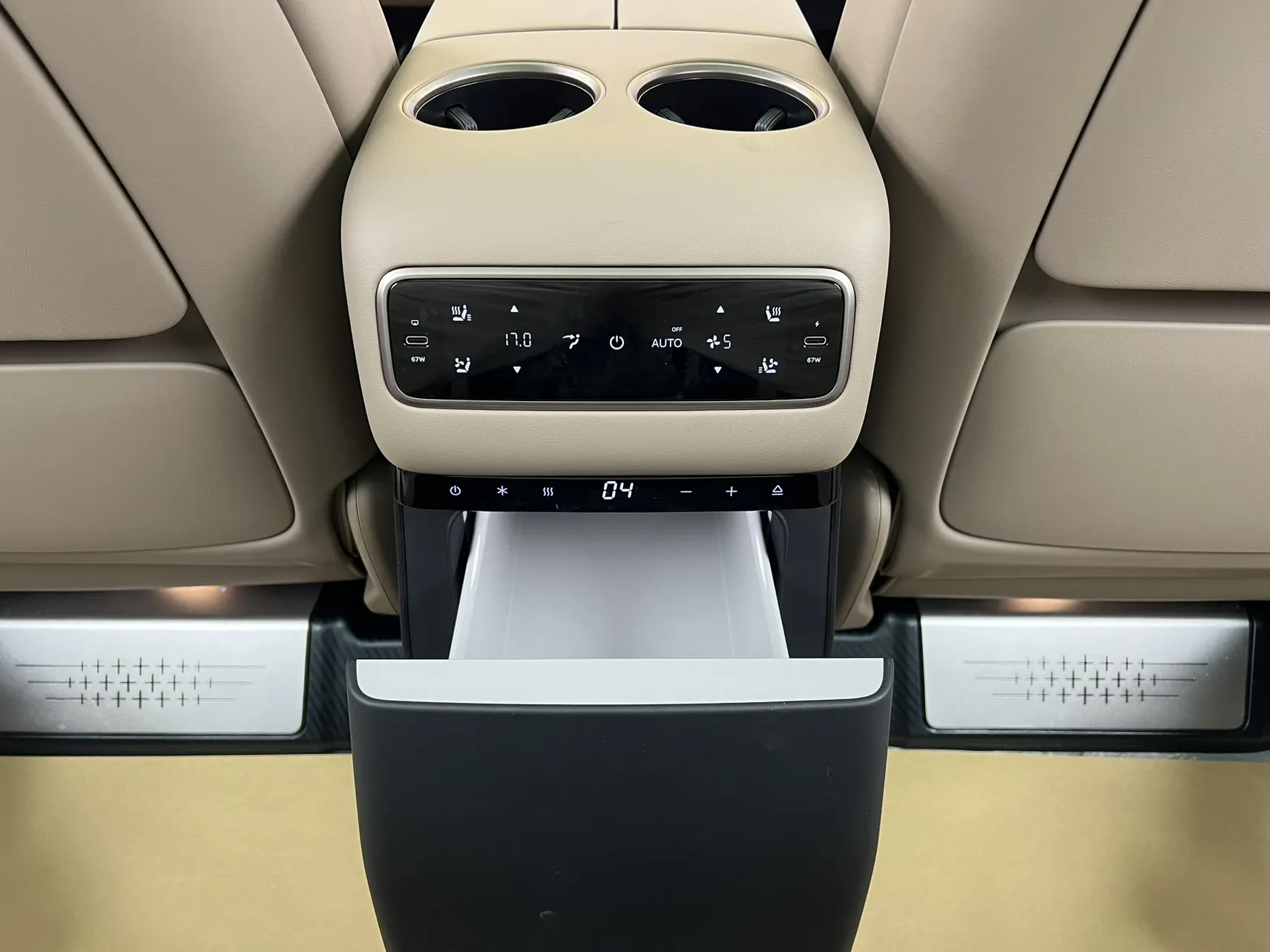 Li Auto MEGA, 2026 30