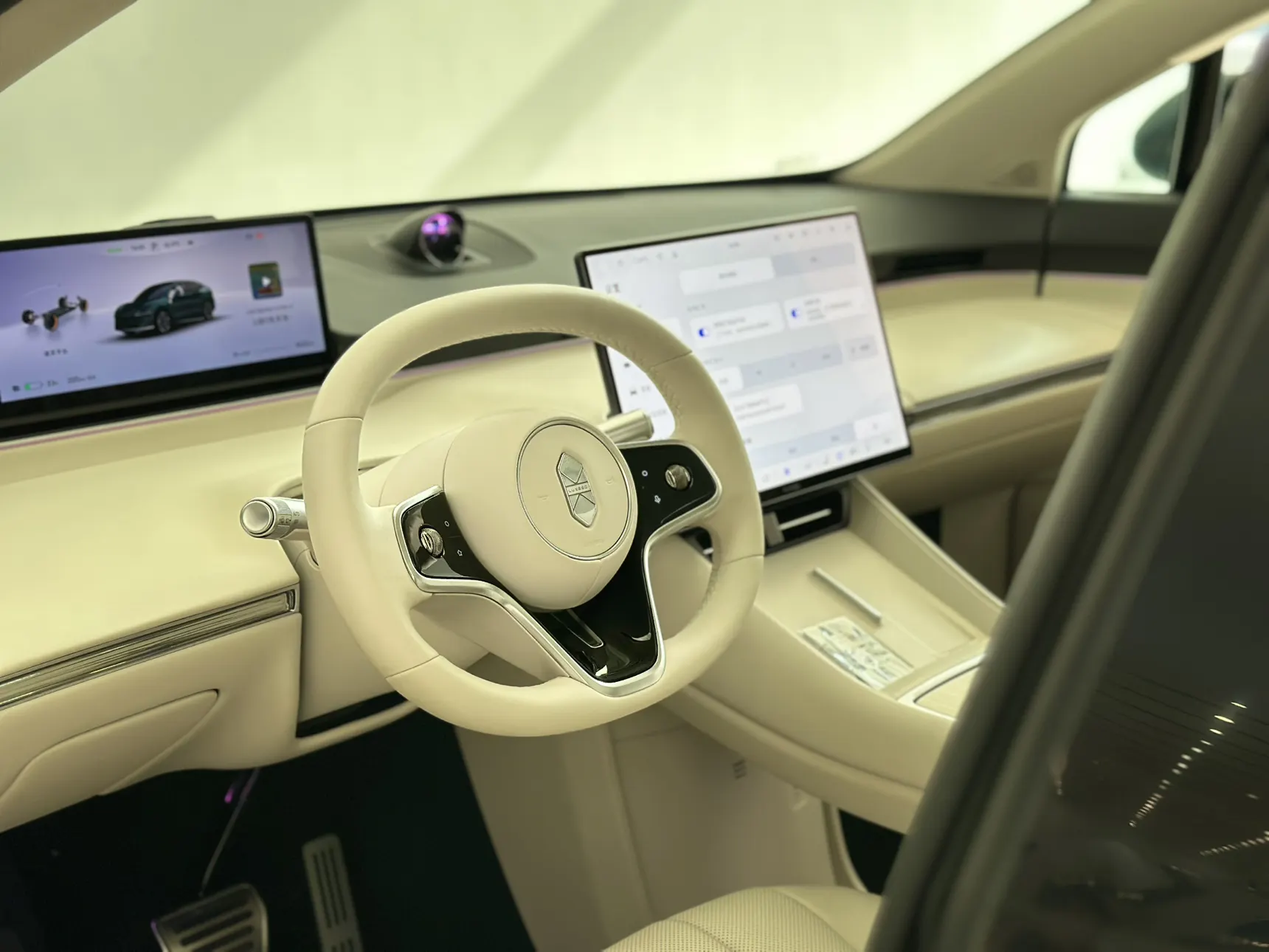 Luxeed R7, 2025 17
