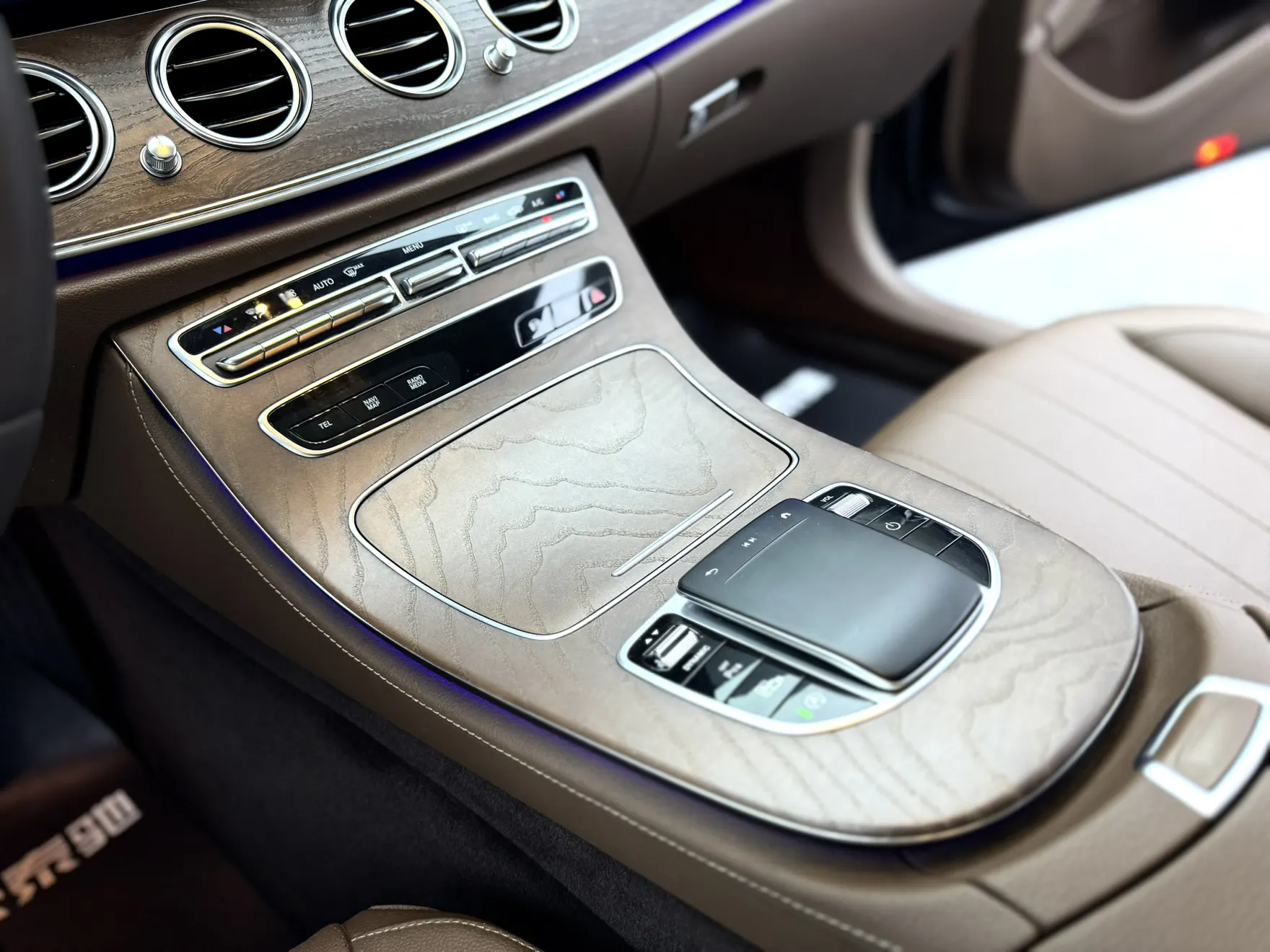 Mercedes-Benz E 300 L, 2021 19