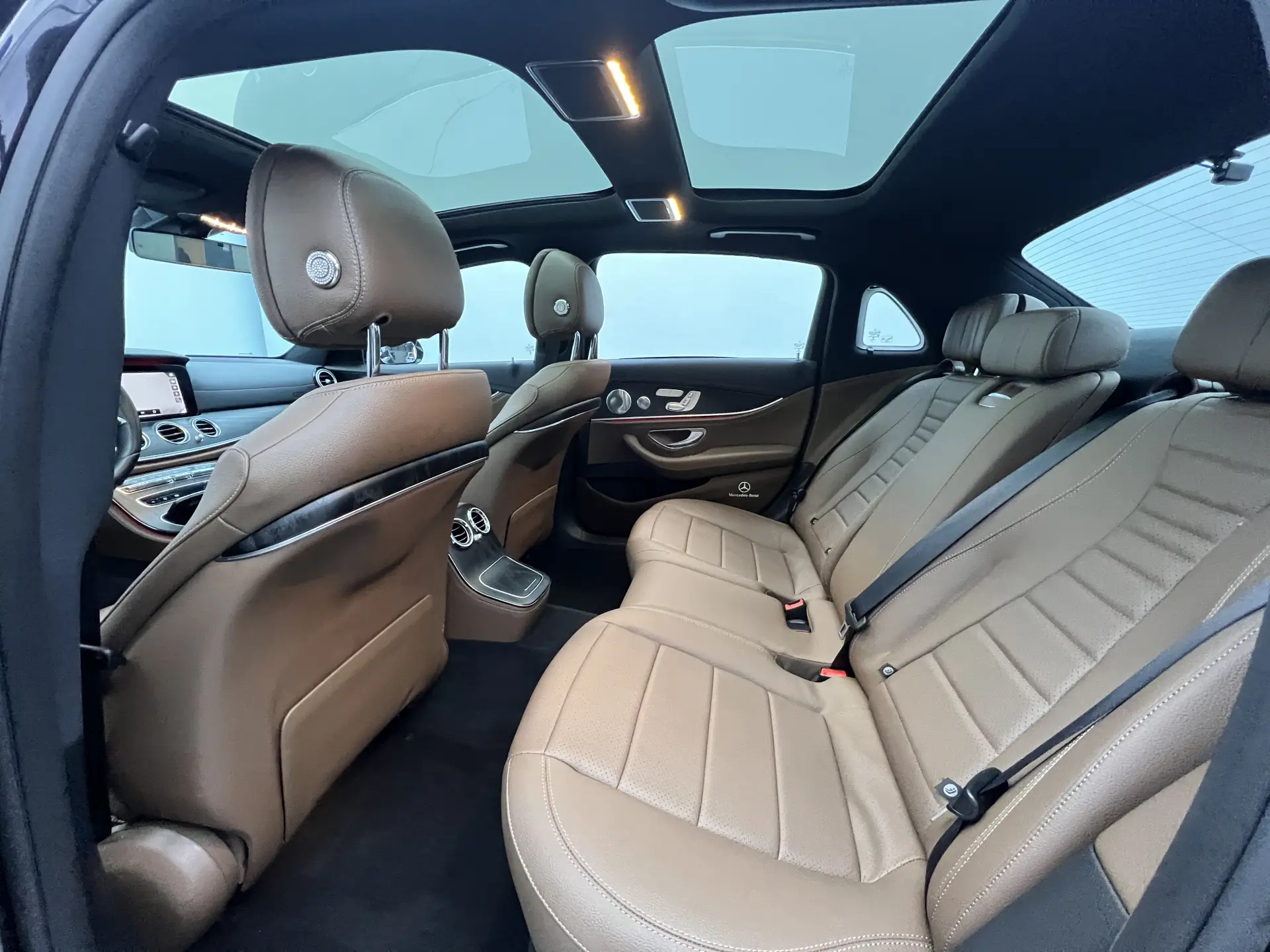 Mercedes-Benz E 300 L, 2020 13