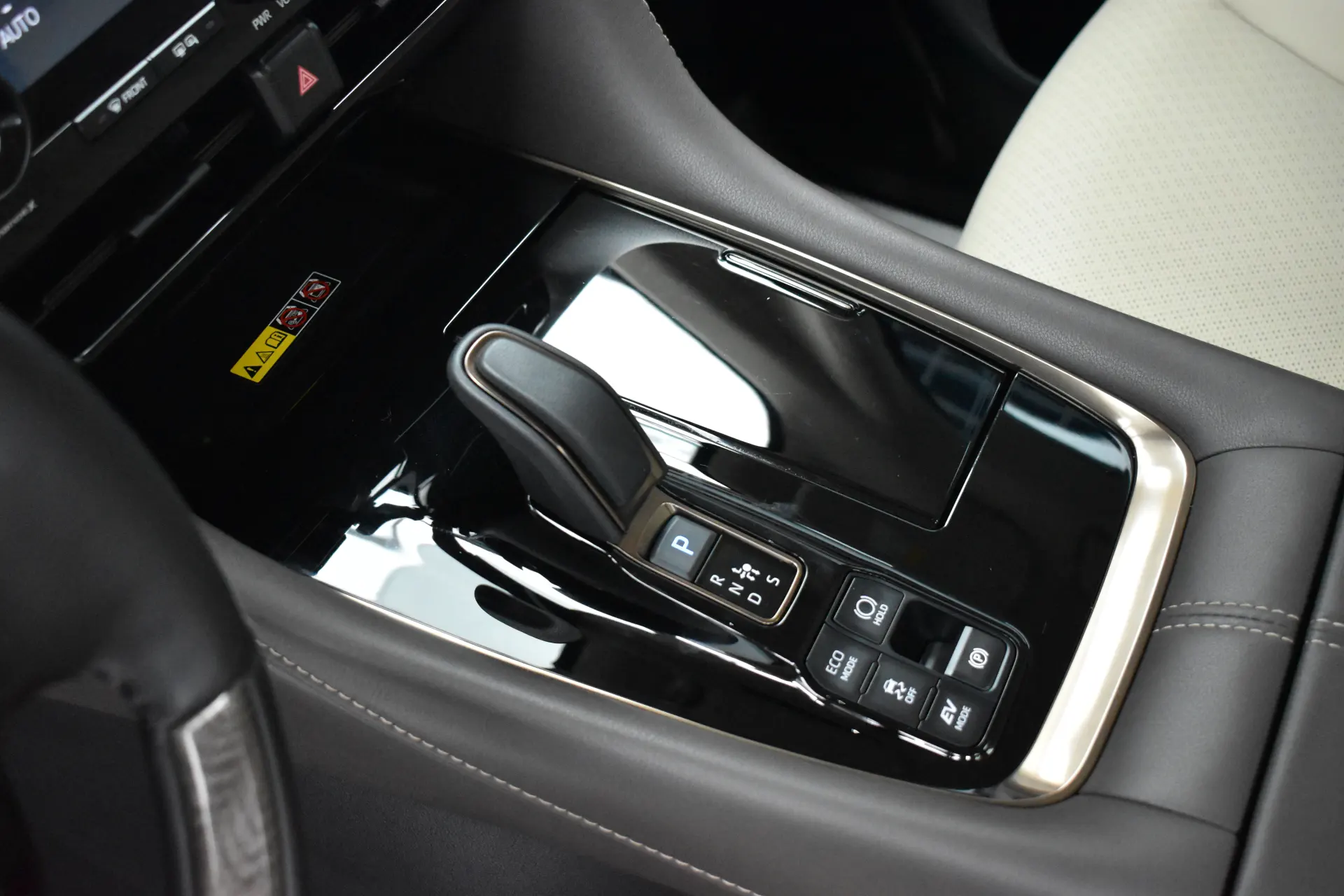 Toyota Alphard, 2025 7