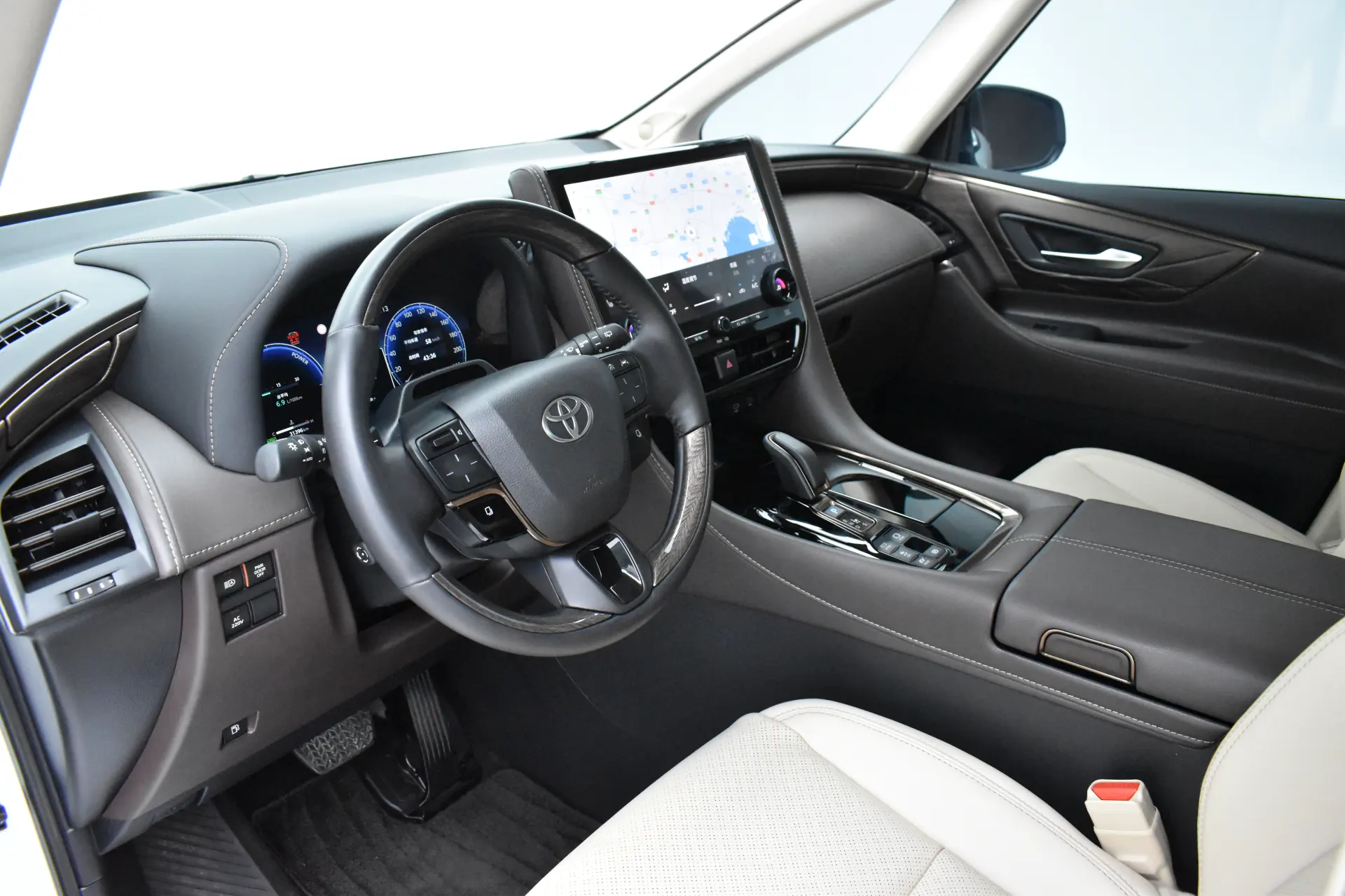 Toyota Alphard, 2025 10