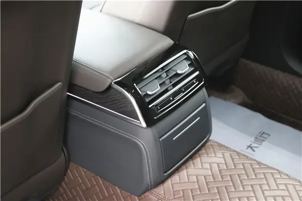 Audi A8L 50 TFSI, 2025 19