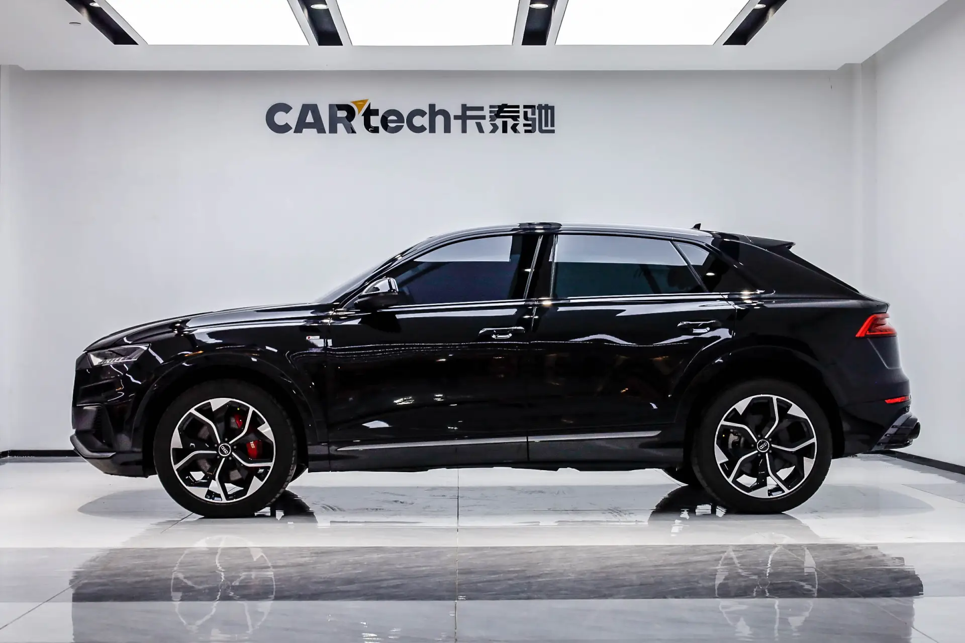 Audi Q8 55 TFSI, 2023 все фото