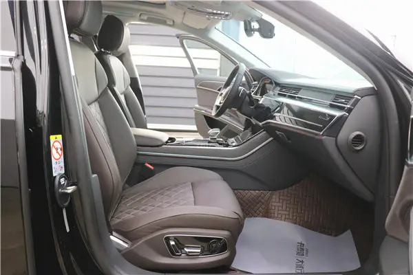Audi A8L 50 TFSI, 2025 22