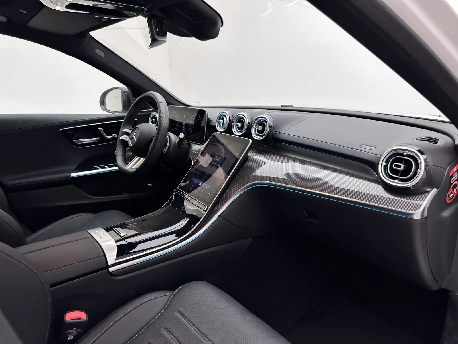 Mercedes-Benz C 260 L, 2025 11