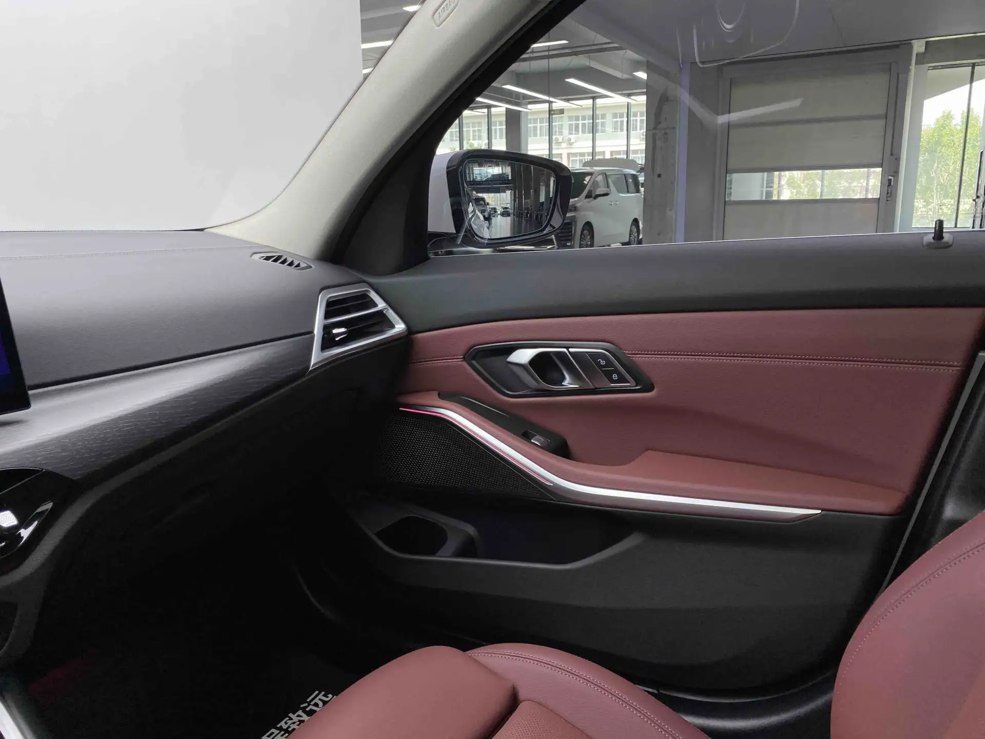 BMW 325Li, 2025 25