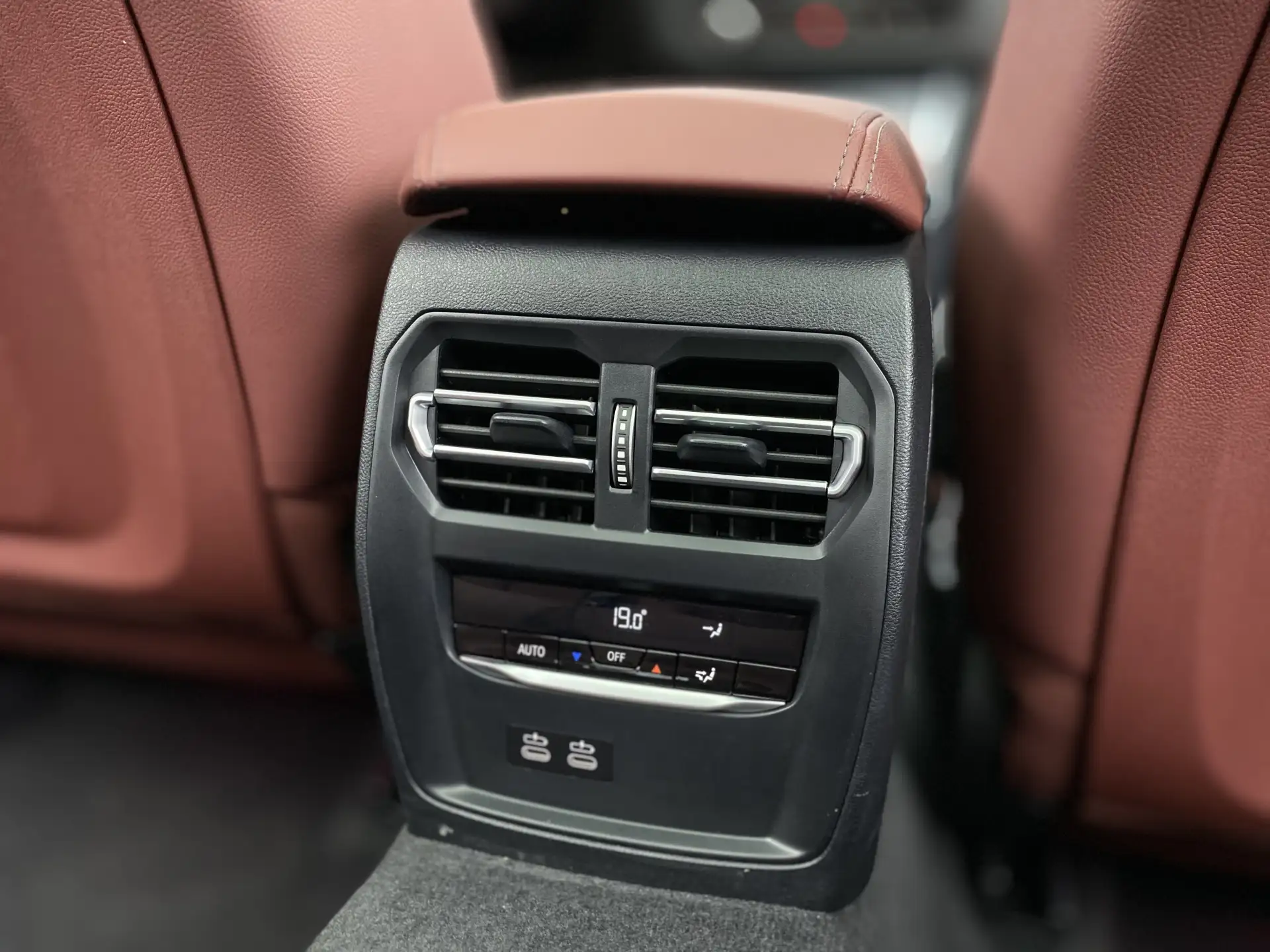 BMW 325Li, 2025 22