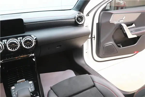 Mercedes-Benz A 200 L, 2024 19