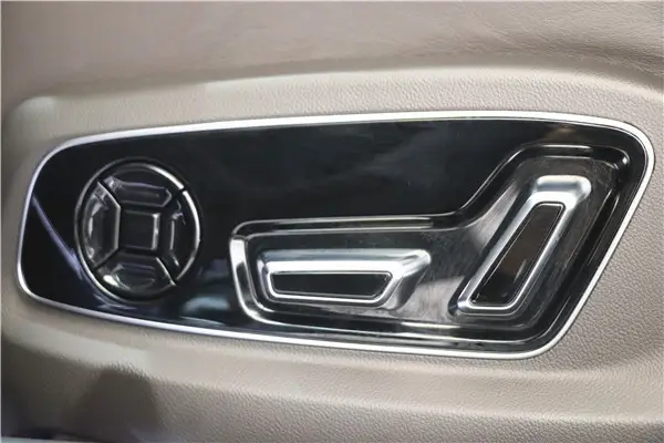 Audi A8L 50 TFSI, 2025 12