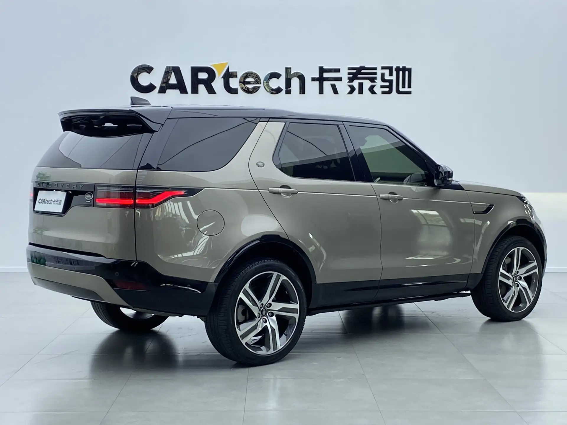 Land Rover Discovery, 2021 3