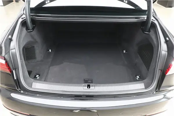 Audi A8L 50 TFSI, 2025 29