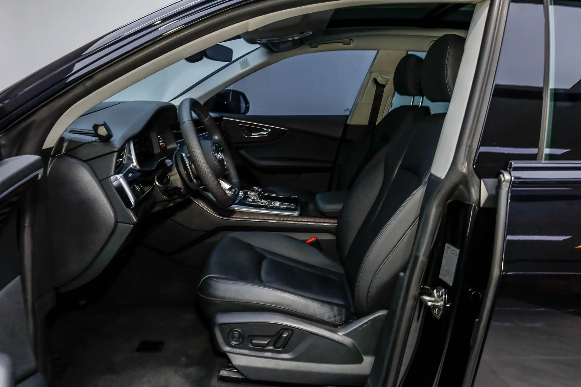 Audi Q8 55 TFSI, 2023 18