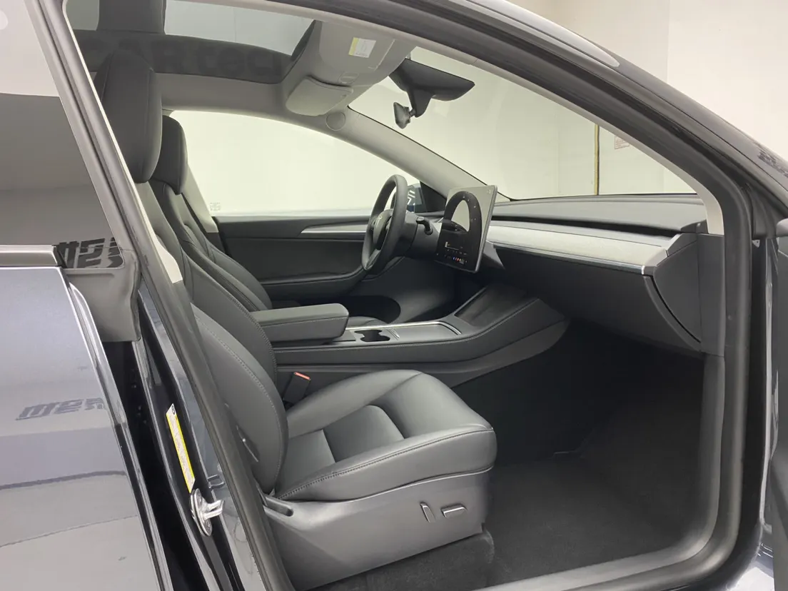 Tesla Model Y, 2024 19