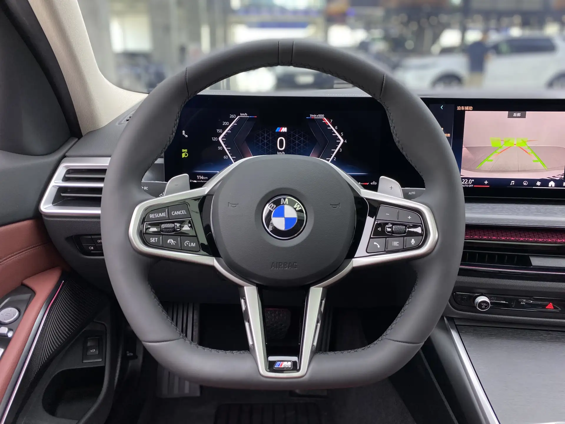 BMW 325Li, 2025 15