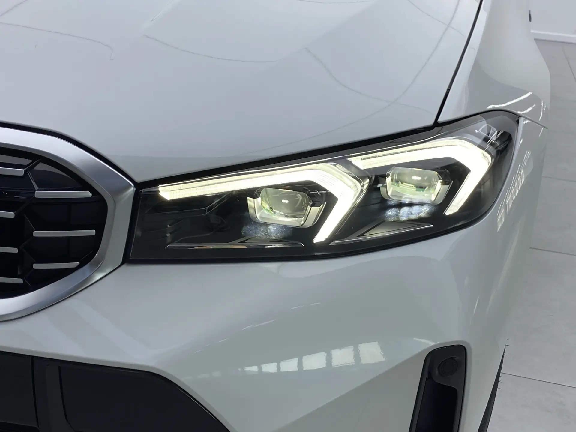 BMW 325Li, 2025 31