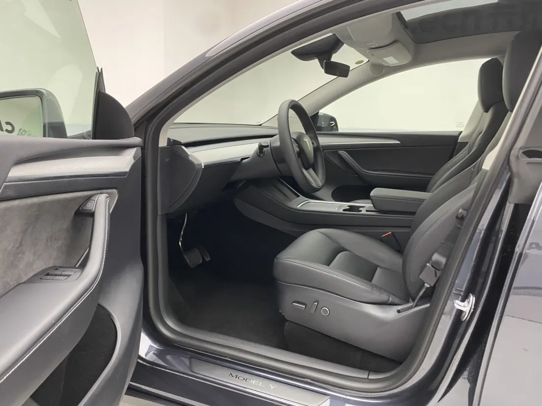 Tesla Model Y, 2024 18