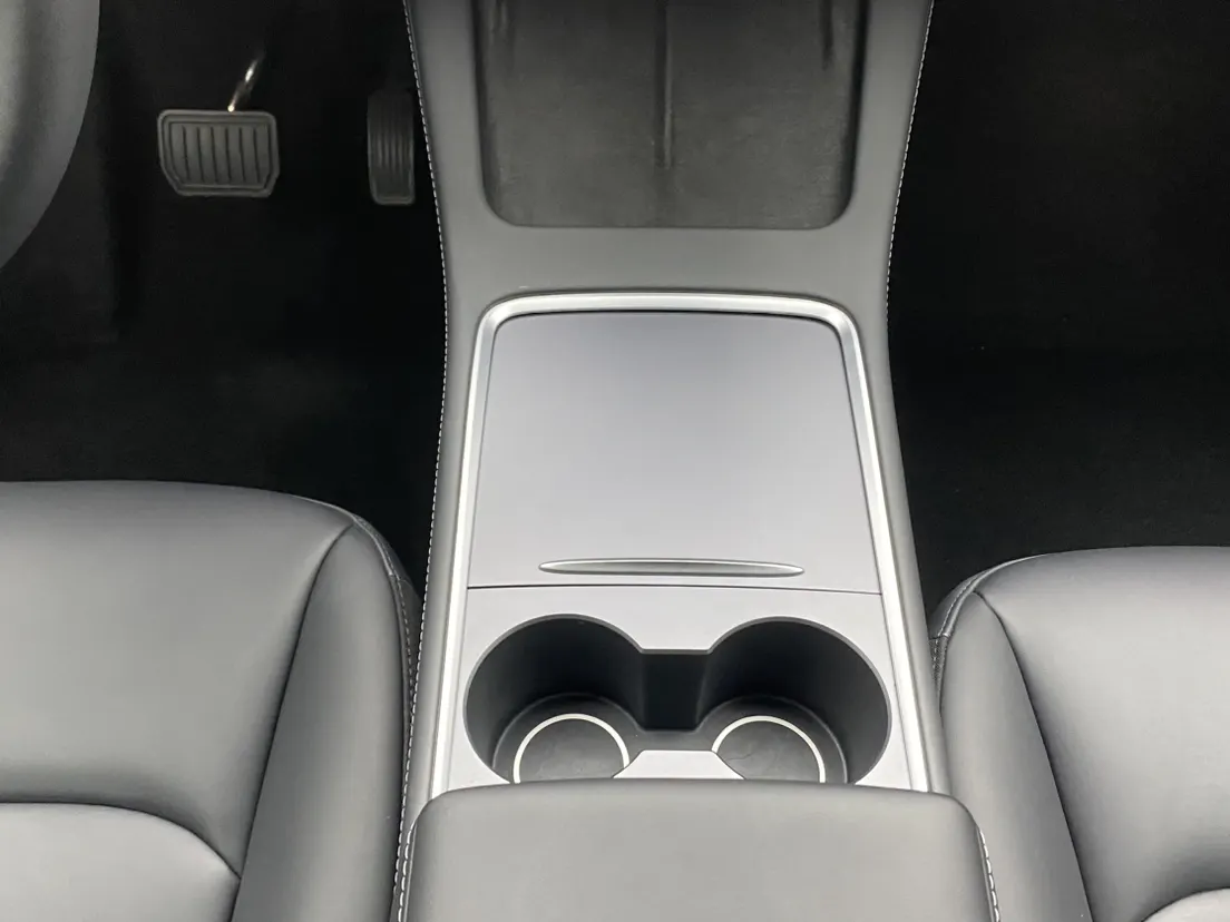 Tesla Model Y, 2024 28